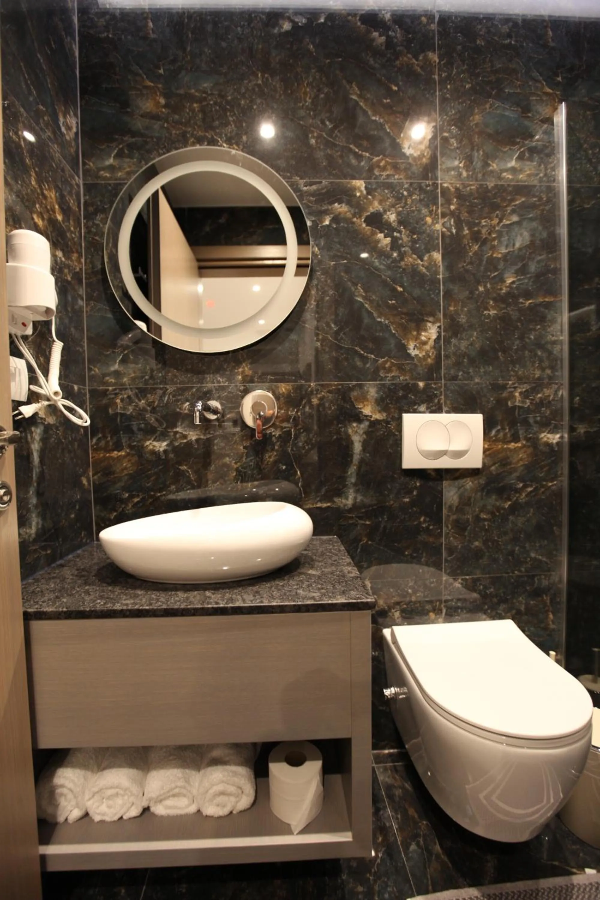 Bathroom in Hotel Mare 2
