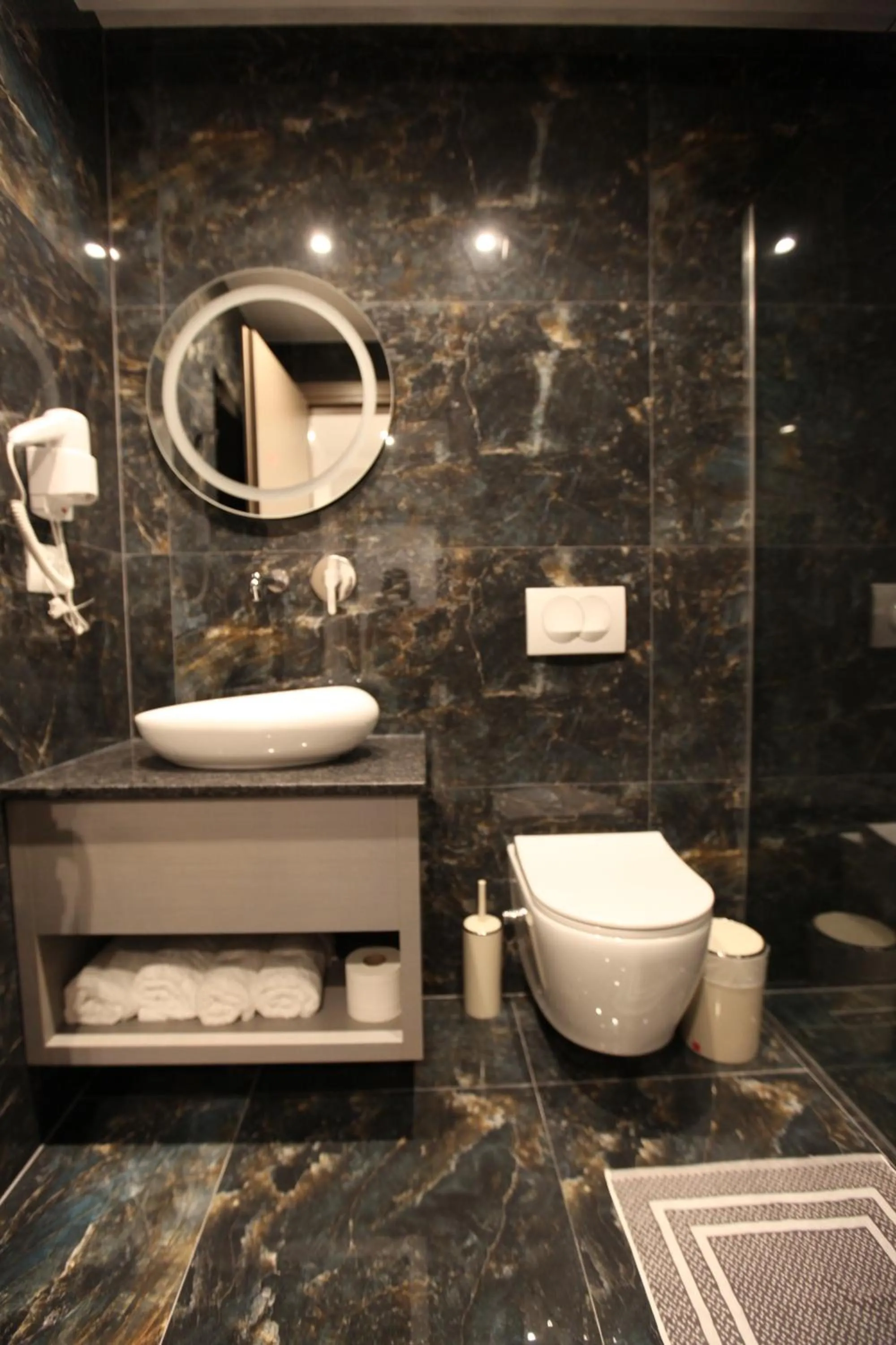 Bathroom in Hotel Mare 2