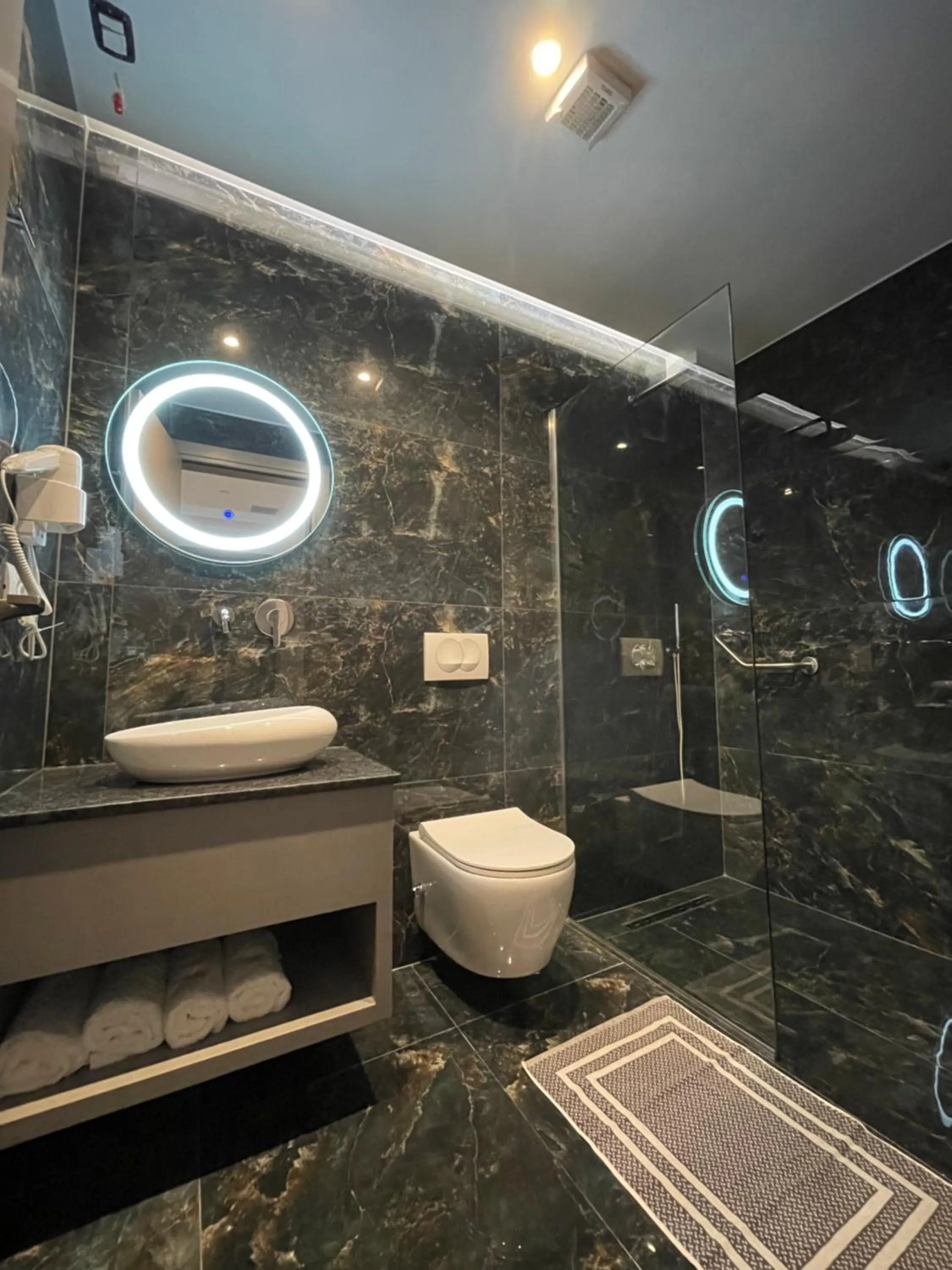 Bathroom in Hotel Mare 2