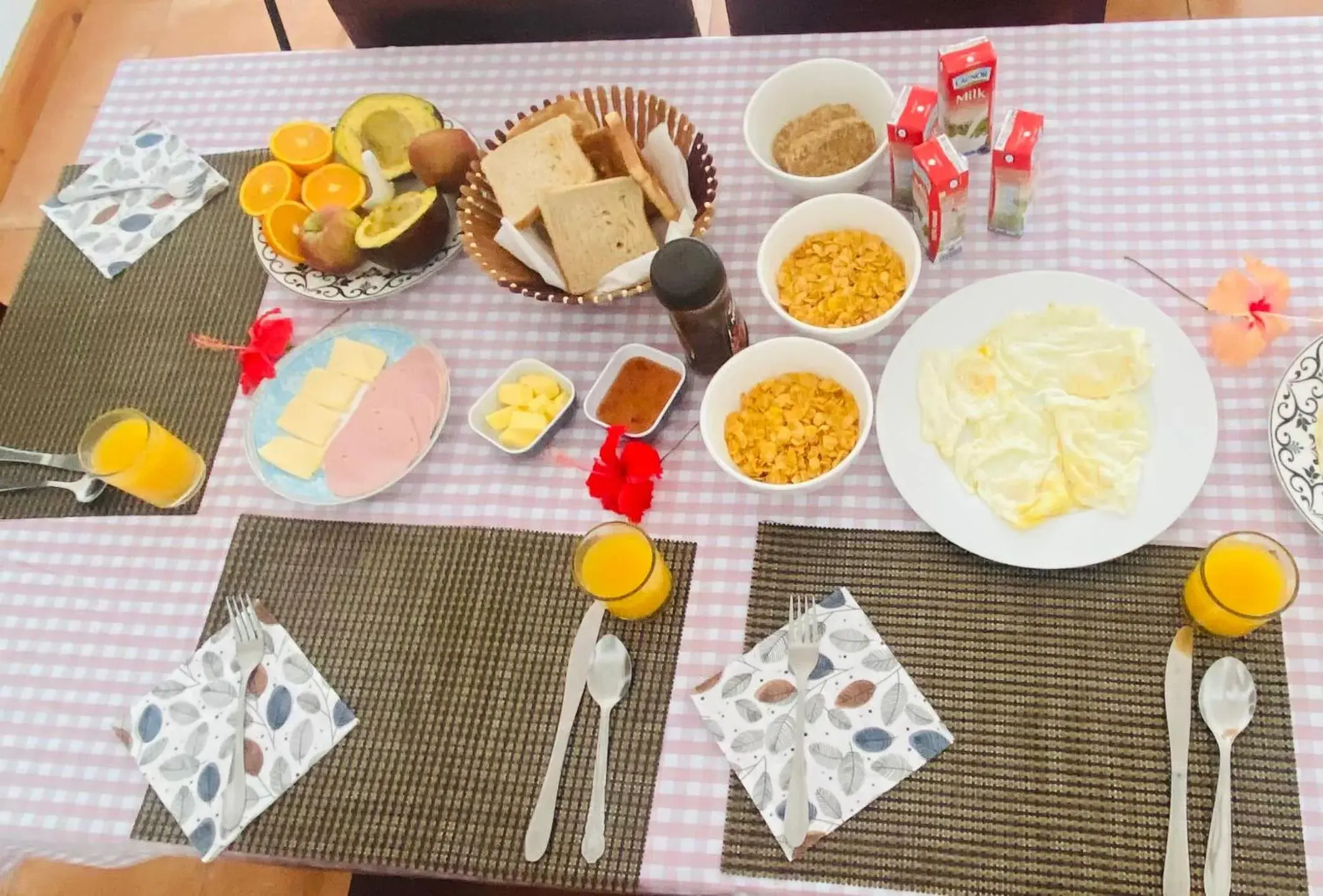 Food and drinks in La Villa Therese Food and drinks in La Villa Therese