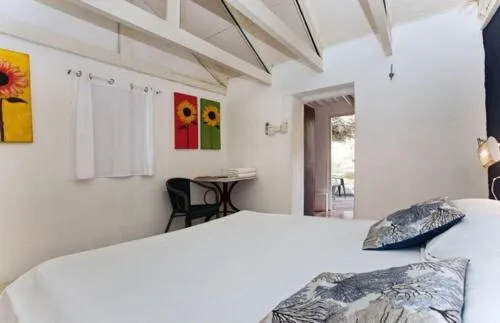 Bedroom, Bed in Landhuis Daniel - Plantation House