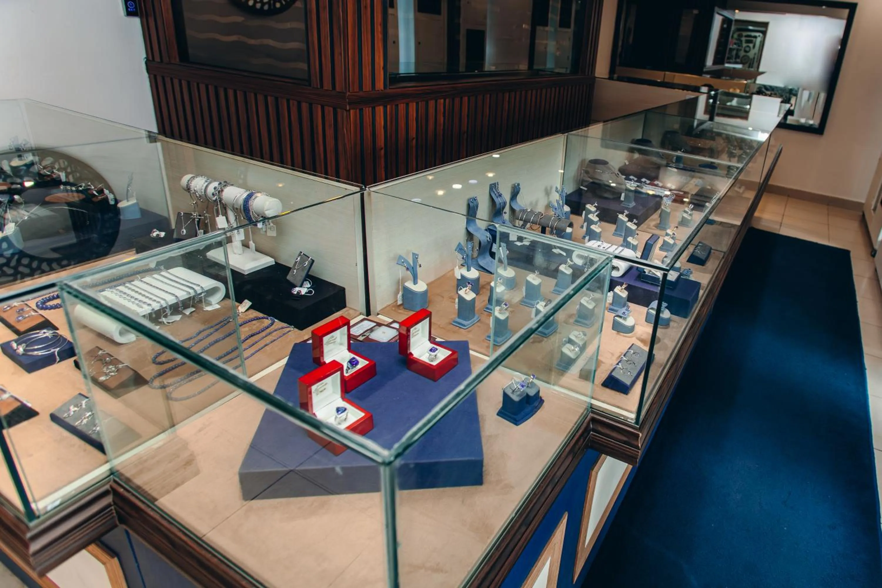 Property building in Sea Cliff Hotel