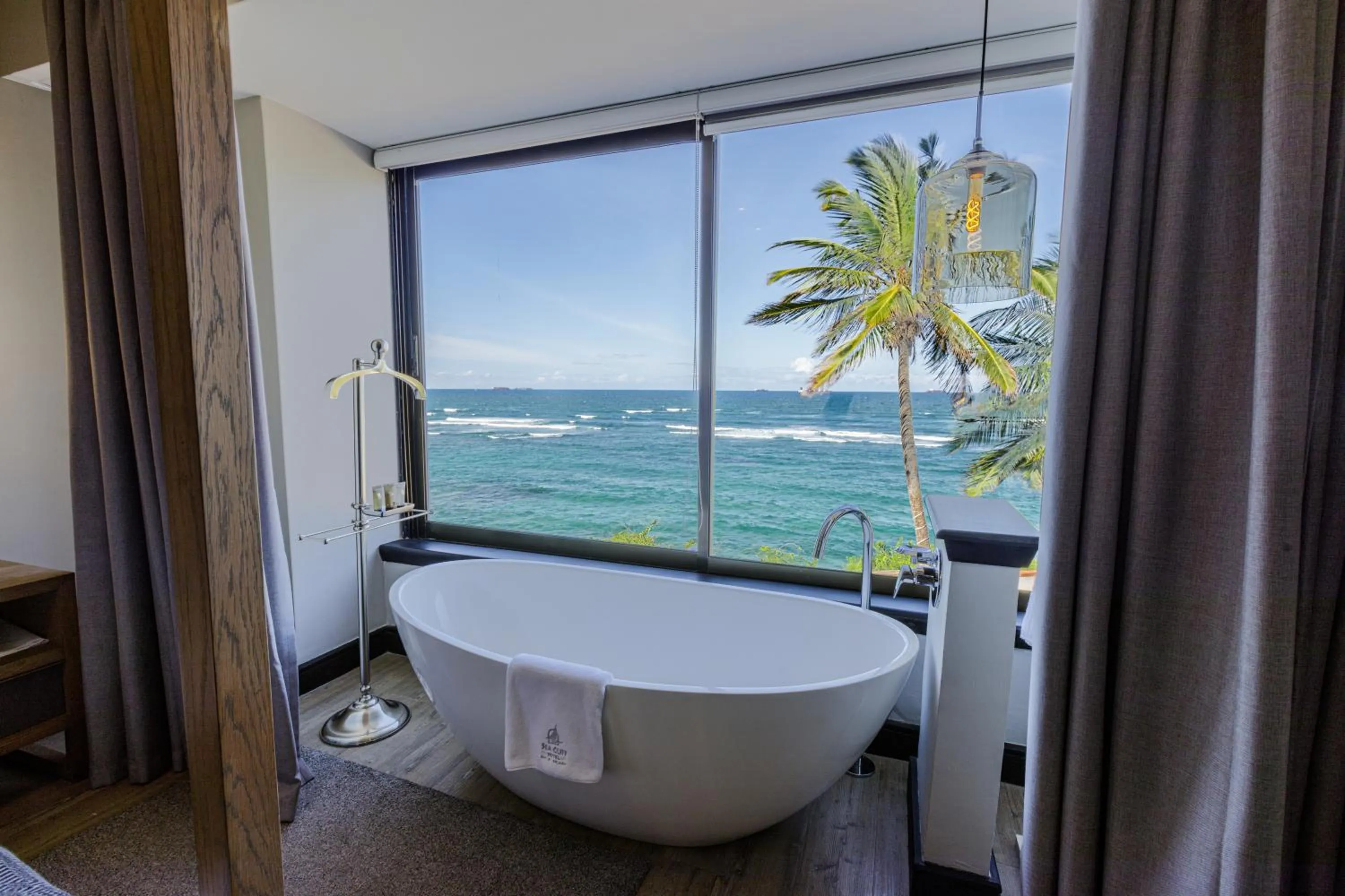 Bathroom in Sea Cliff Hotel