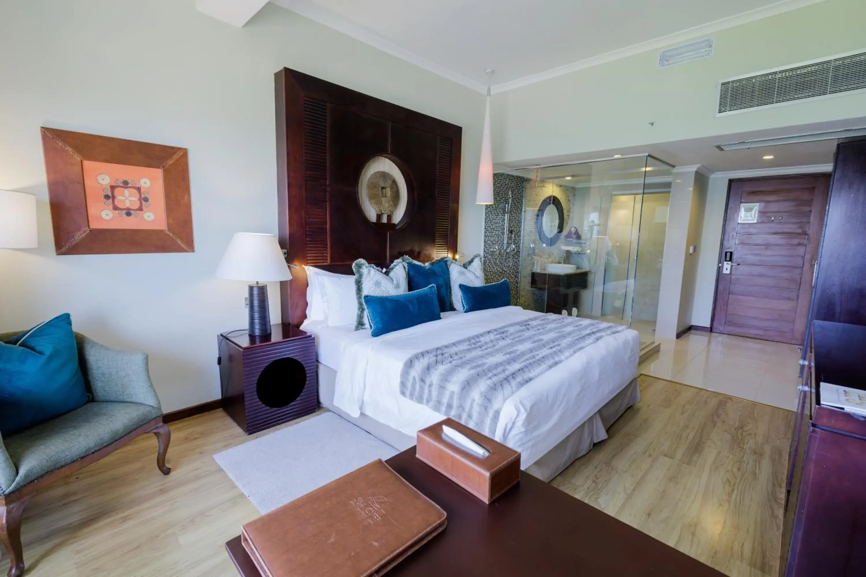 Photo of the whole room, Bed in Sea Cliff Hotel Photo of the whole room, Bed in Sea Cliff Hotel