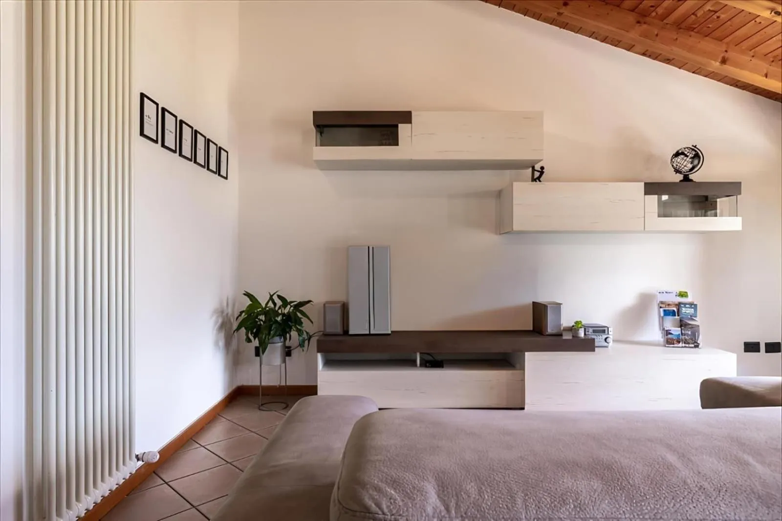 Living room, Bed in Appartamento Al Forte