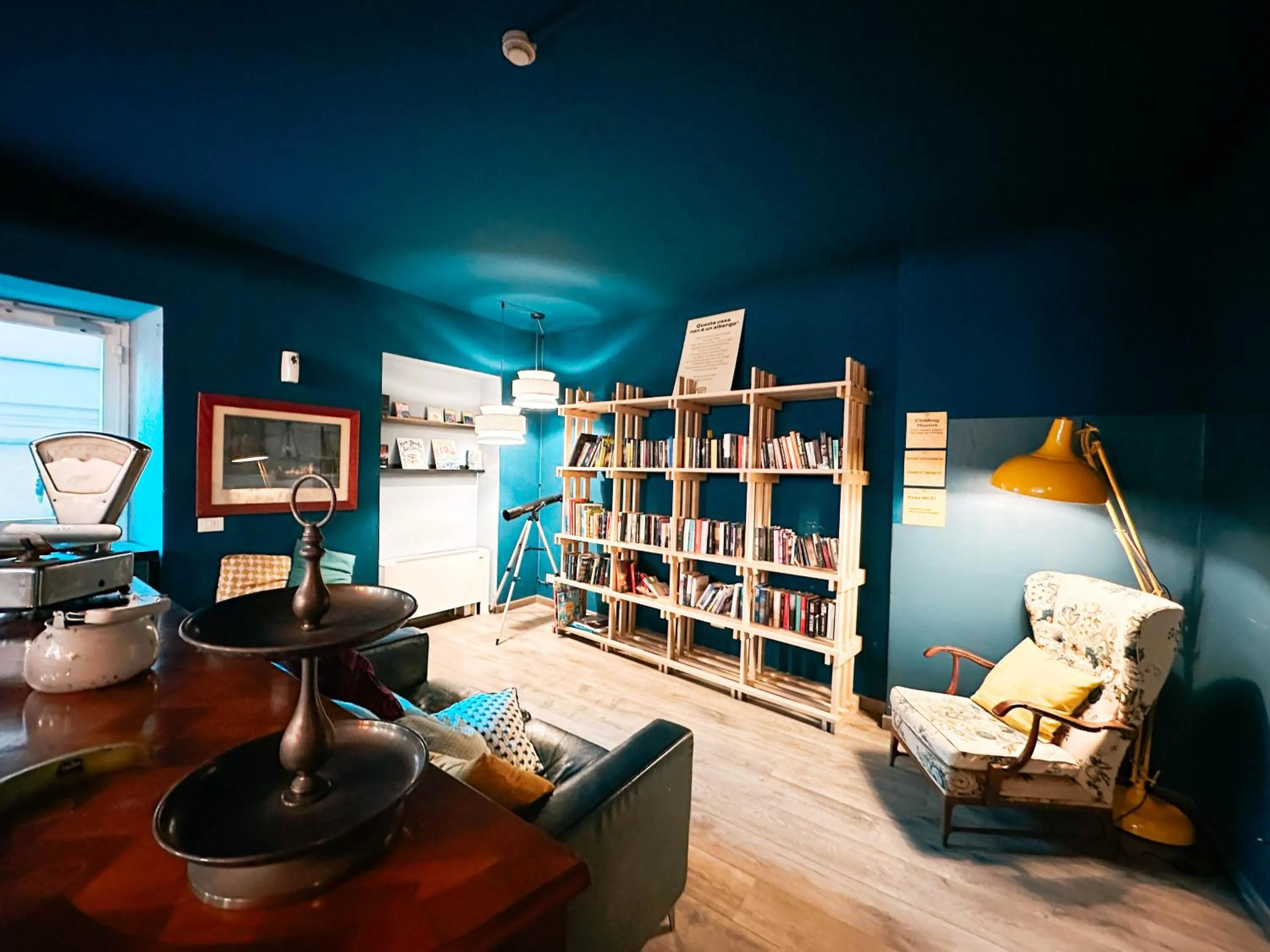 Communal lounge/ TV room in Ostello Bello Genova