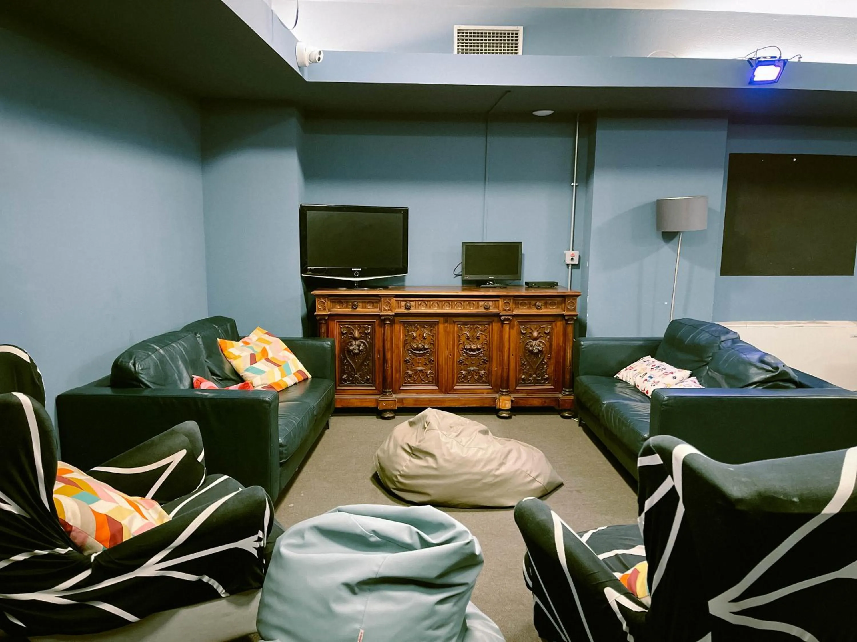 TV and multimedia in Ostello Bello Genova