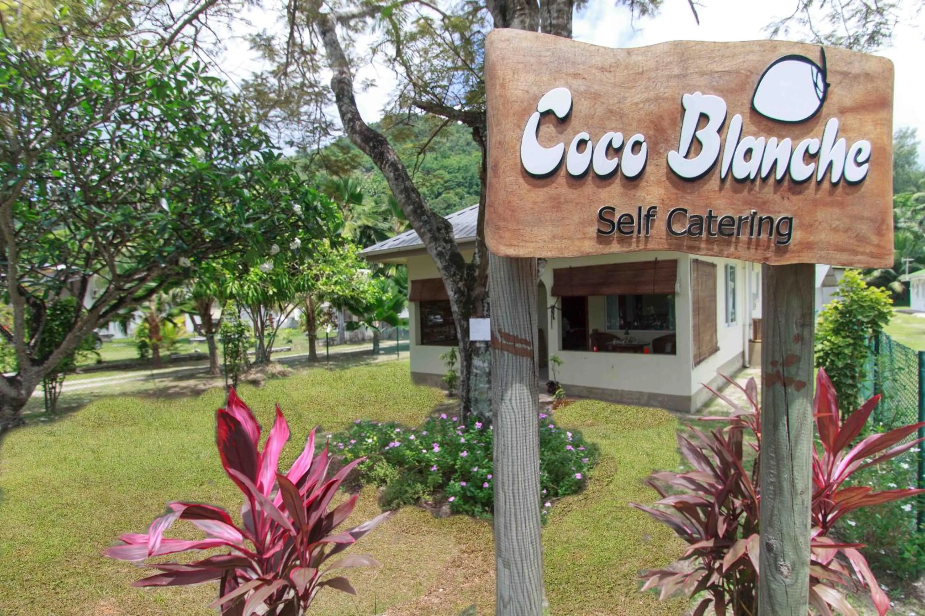 Facade/entrance in Coco Blanche