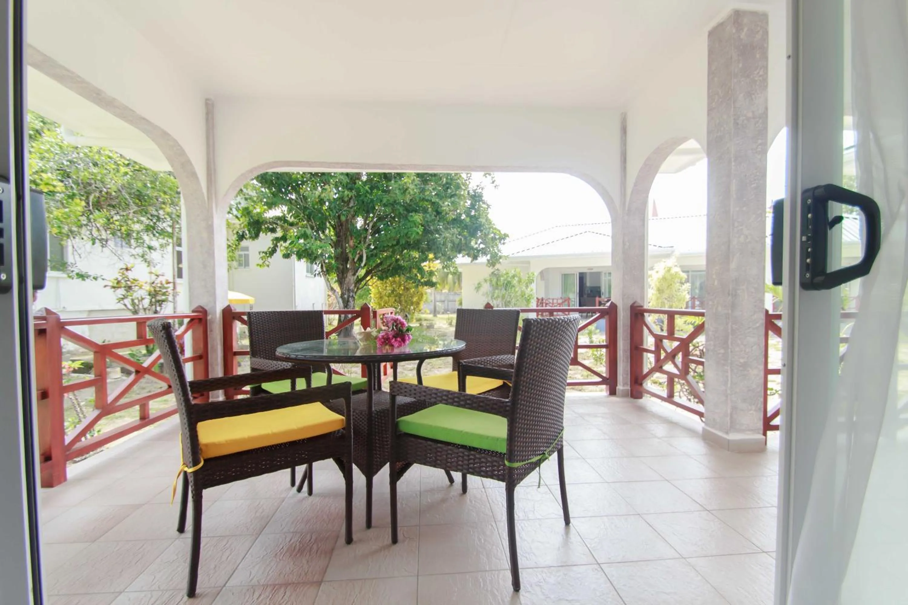 Balcony/Terrace in Coco Blanche