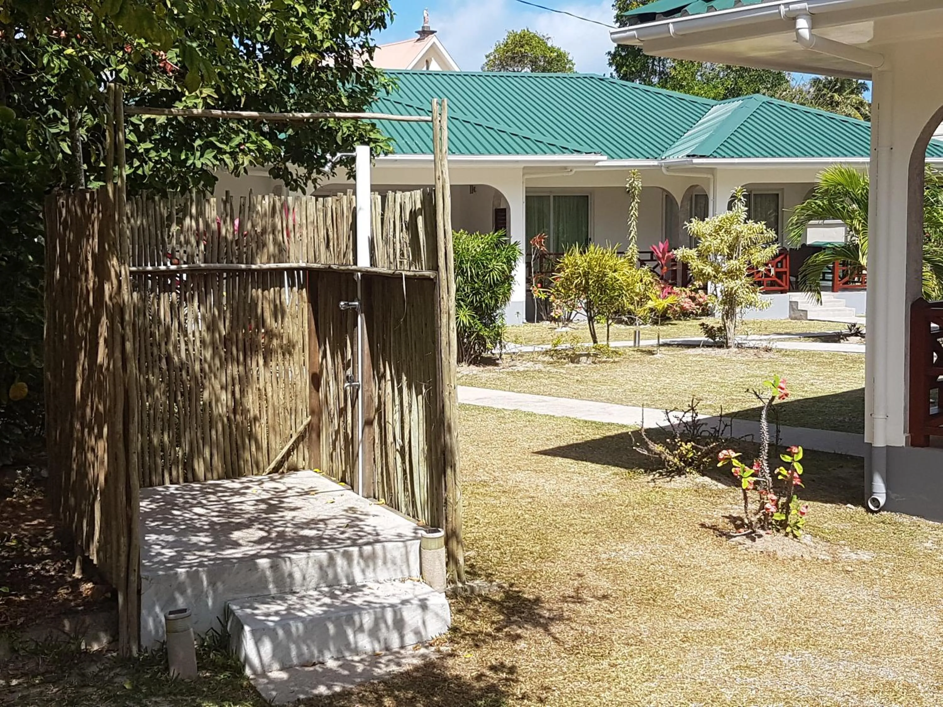 Garden in Coco Blanche