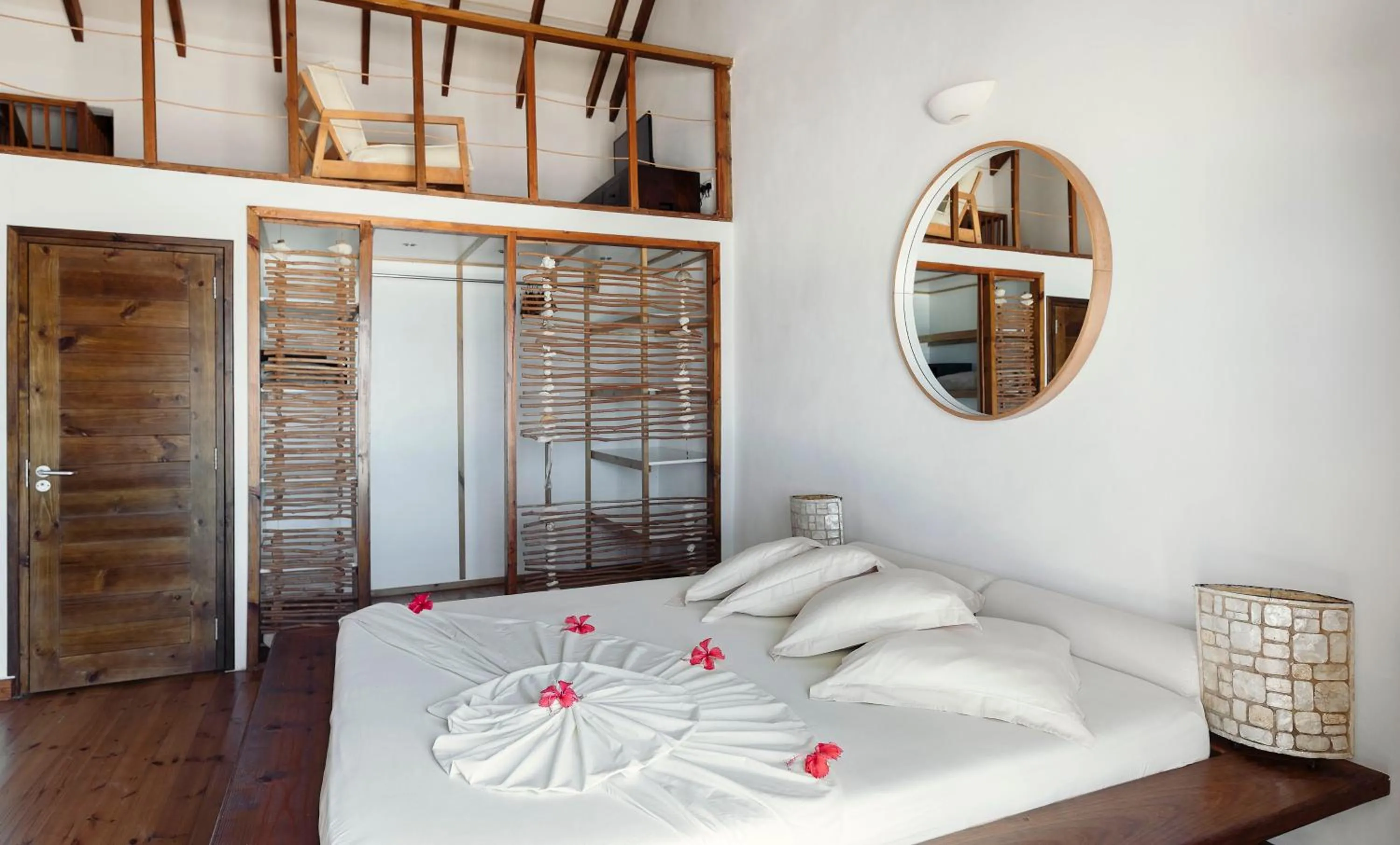 Photo of the whole room, Bed in Clef des Iles