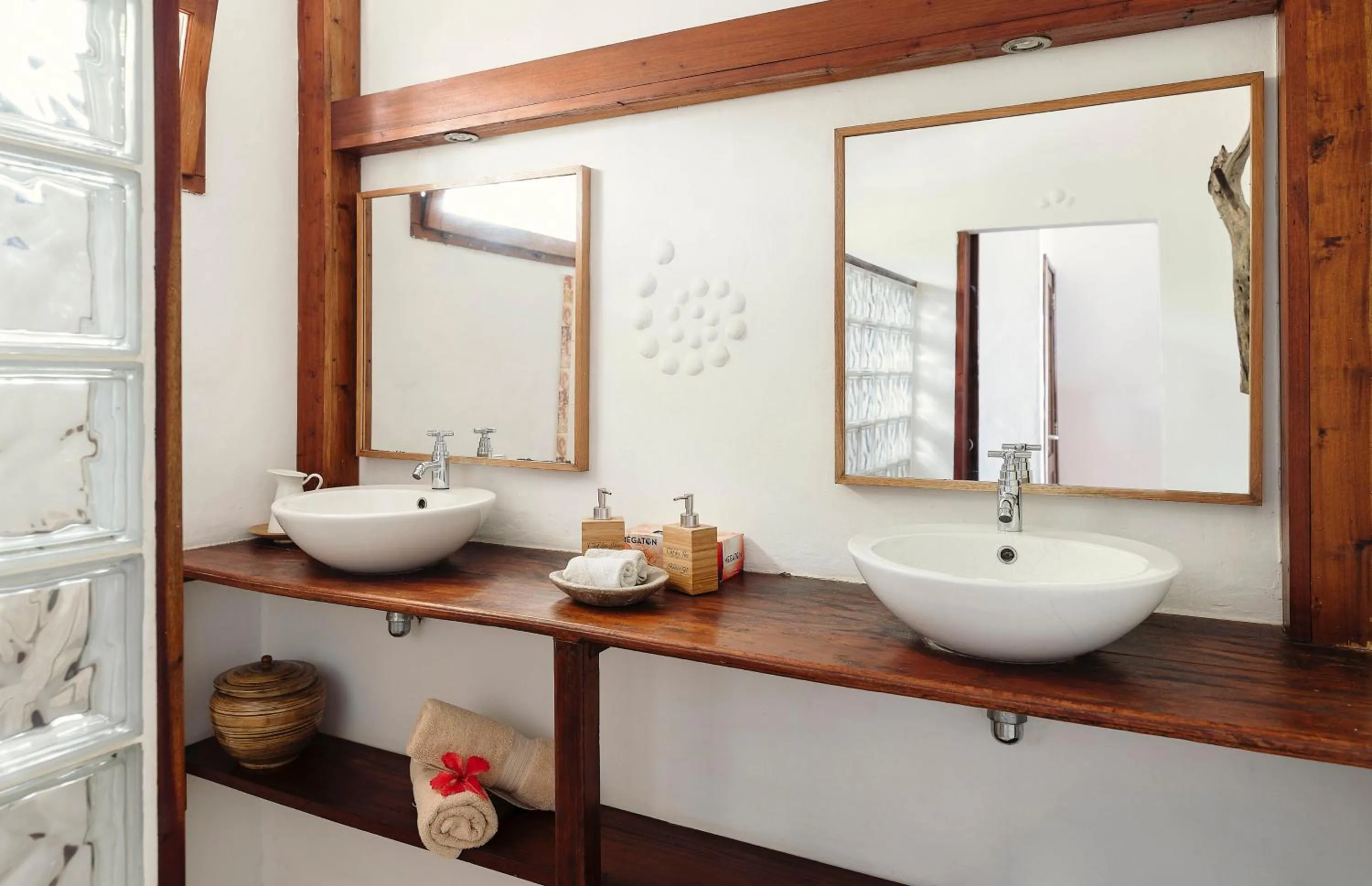 Bathroom in Clef des Iles