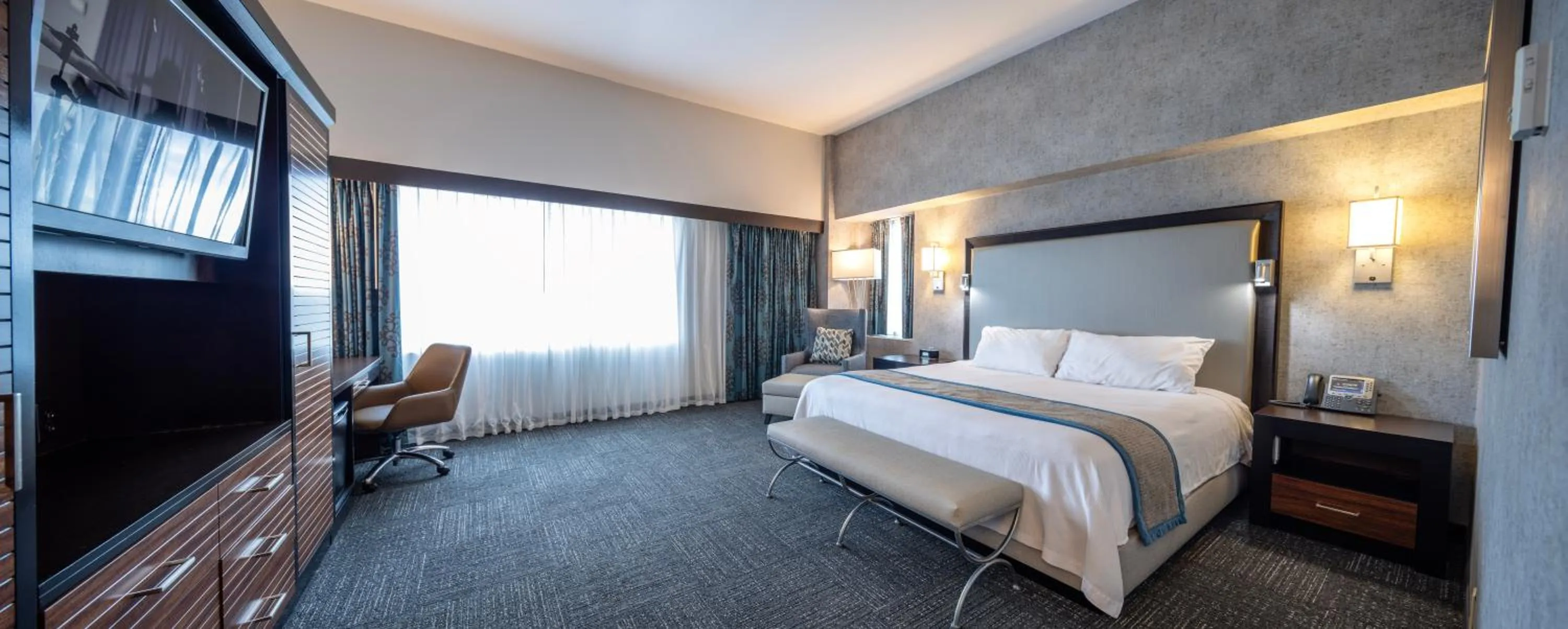 Bed in Akwesasne Mohawk Casino Resort and Players Inn Hotel -formerly Comfort Inn and Suites Hogansburg NY