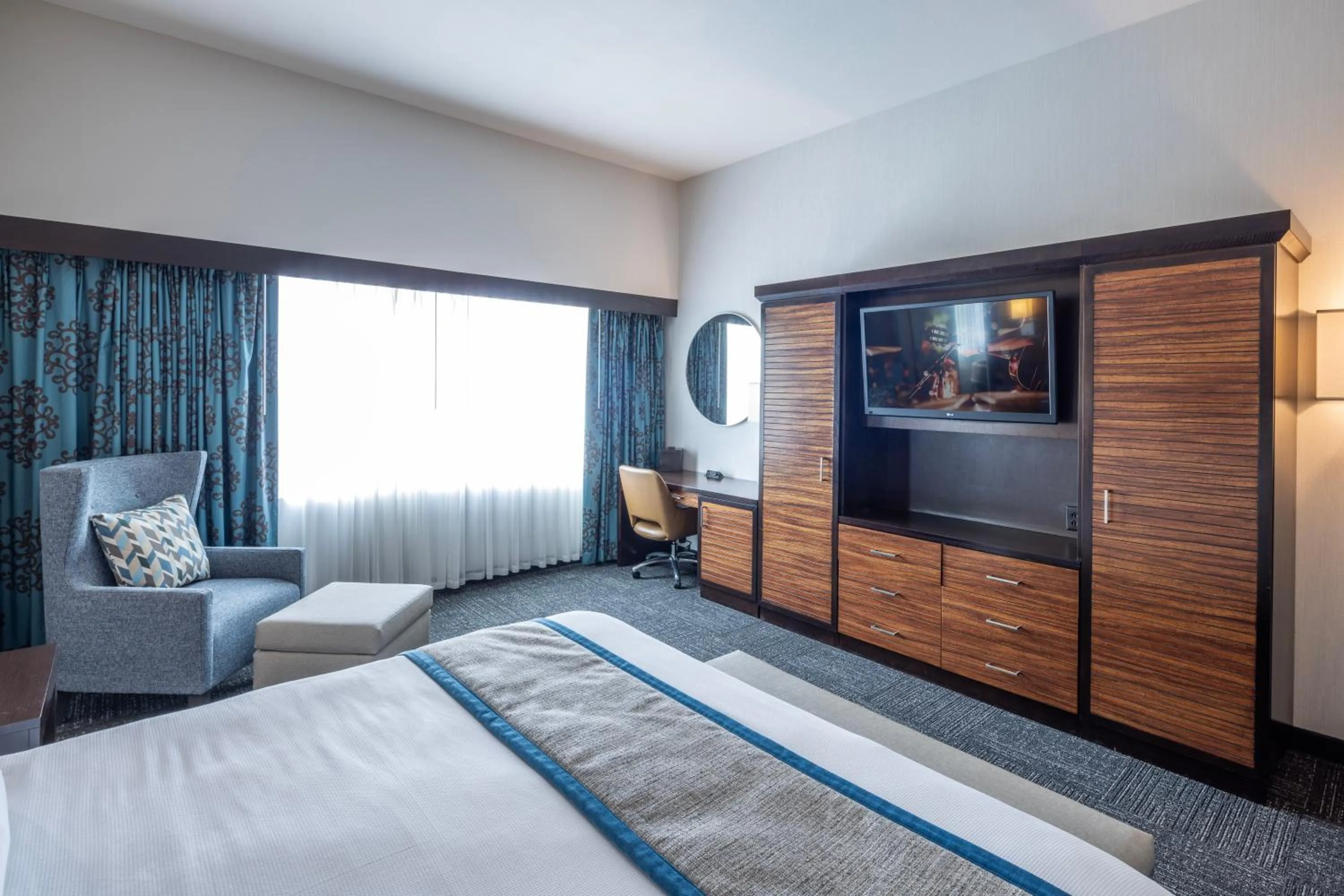 Bed in Akwesasne Mohawk Casino Resort and Players Inn Hotel -formerly Comfort Inn and Suites Hogansburg NY