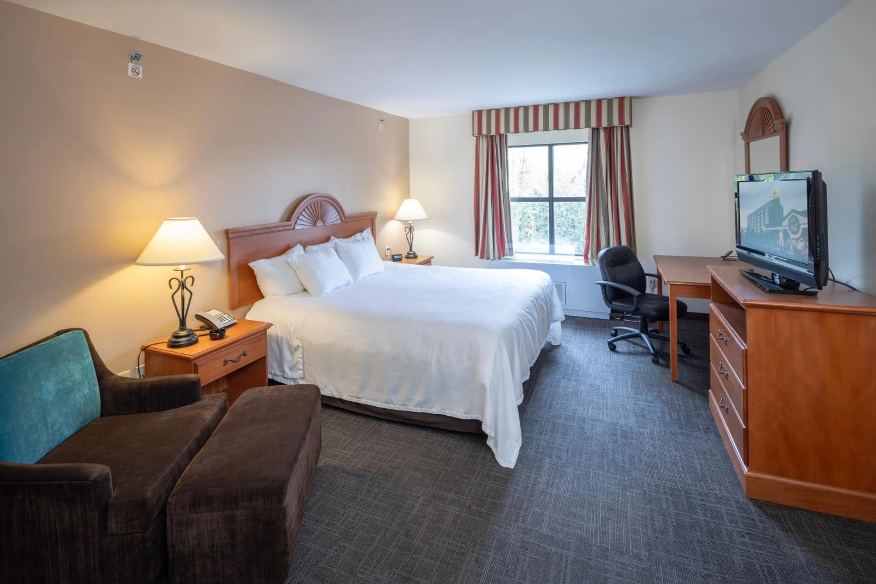 Bed in Akwesasne Mohawk Casino Resort and Players Inn Hotel -formerly Comfort Inn and Suites Hogansburg NY