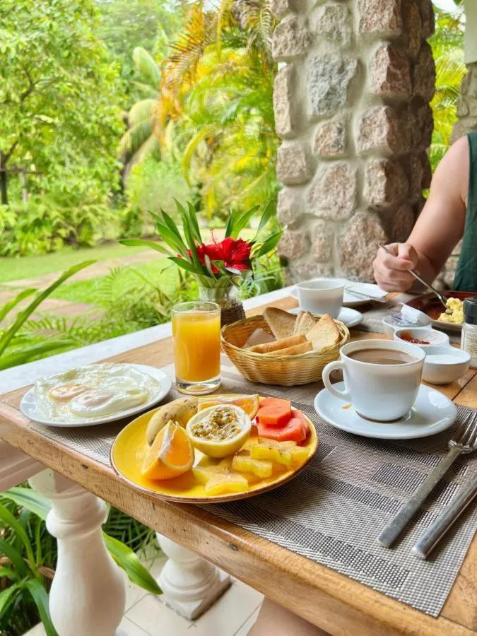 Breakfast in Villa Rafia