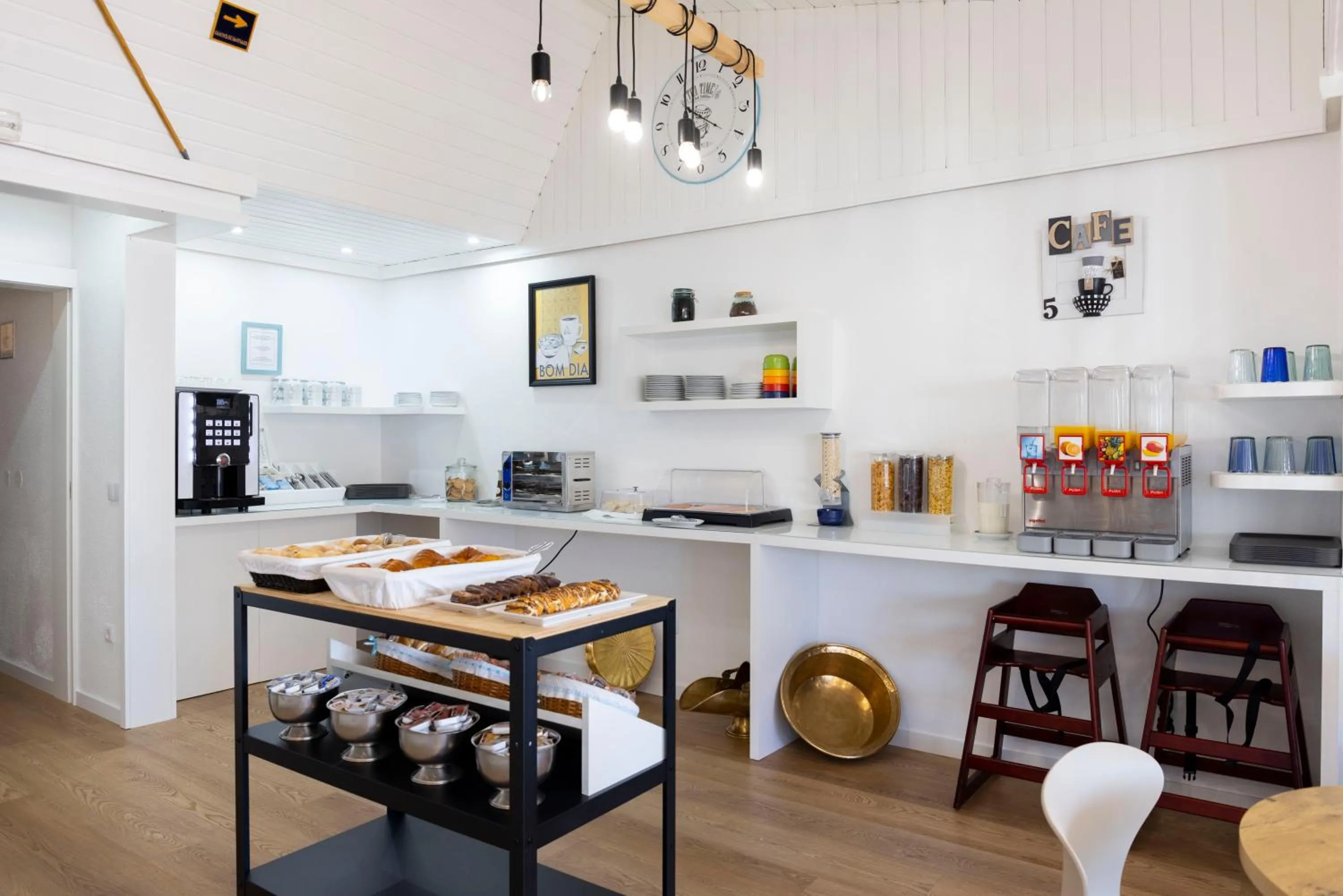 Buffet breakfast in Hotel Avenida