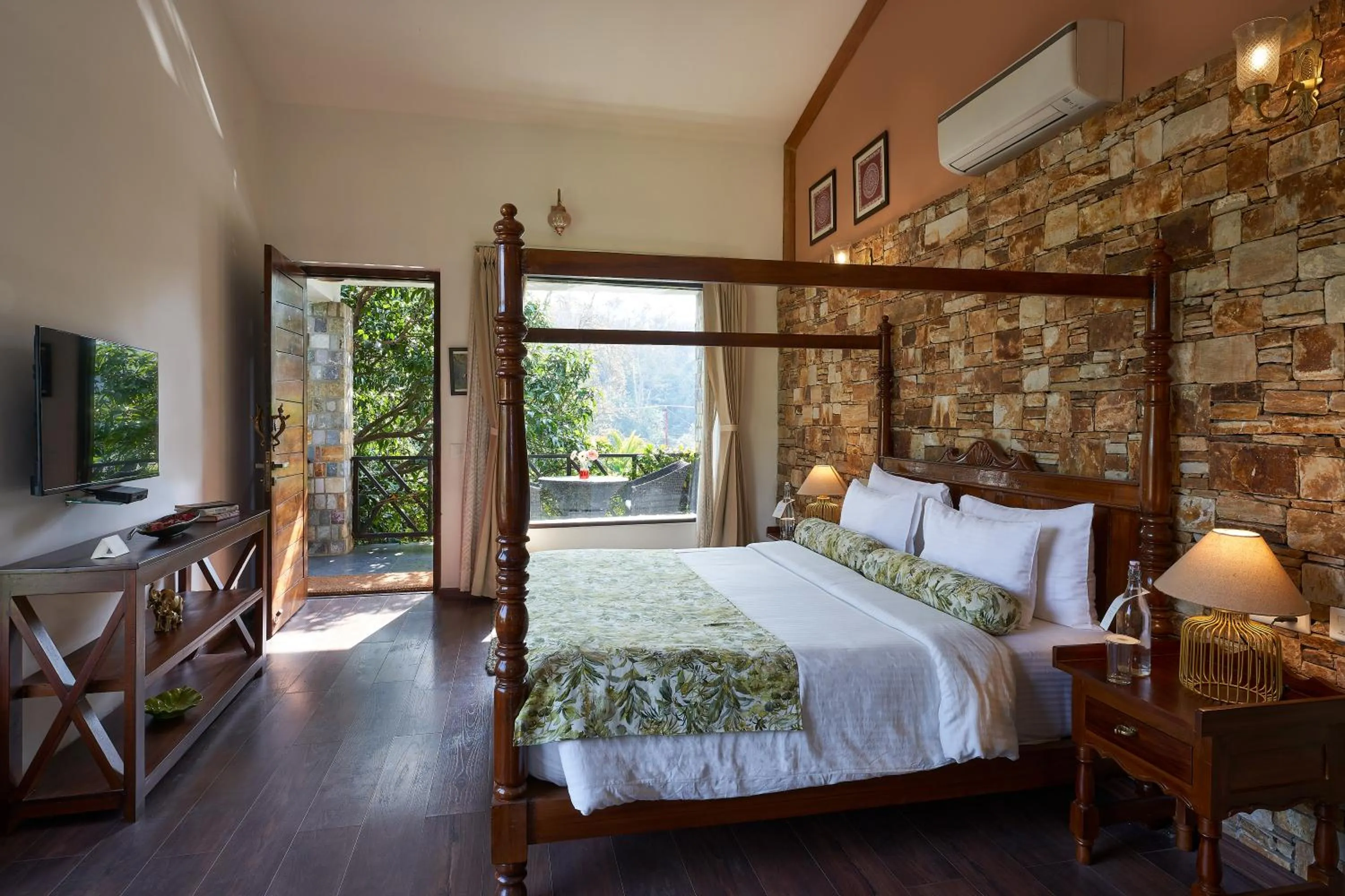 Bedroom, Bed in Tree of Life Vanvilas Riveredge Corbett