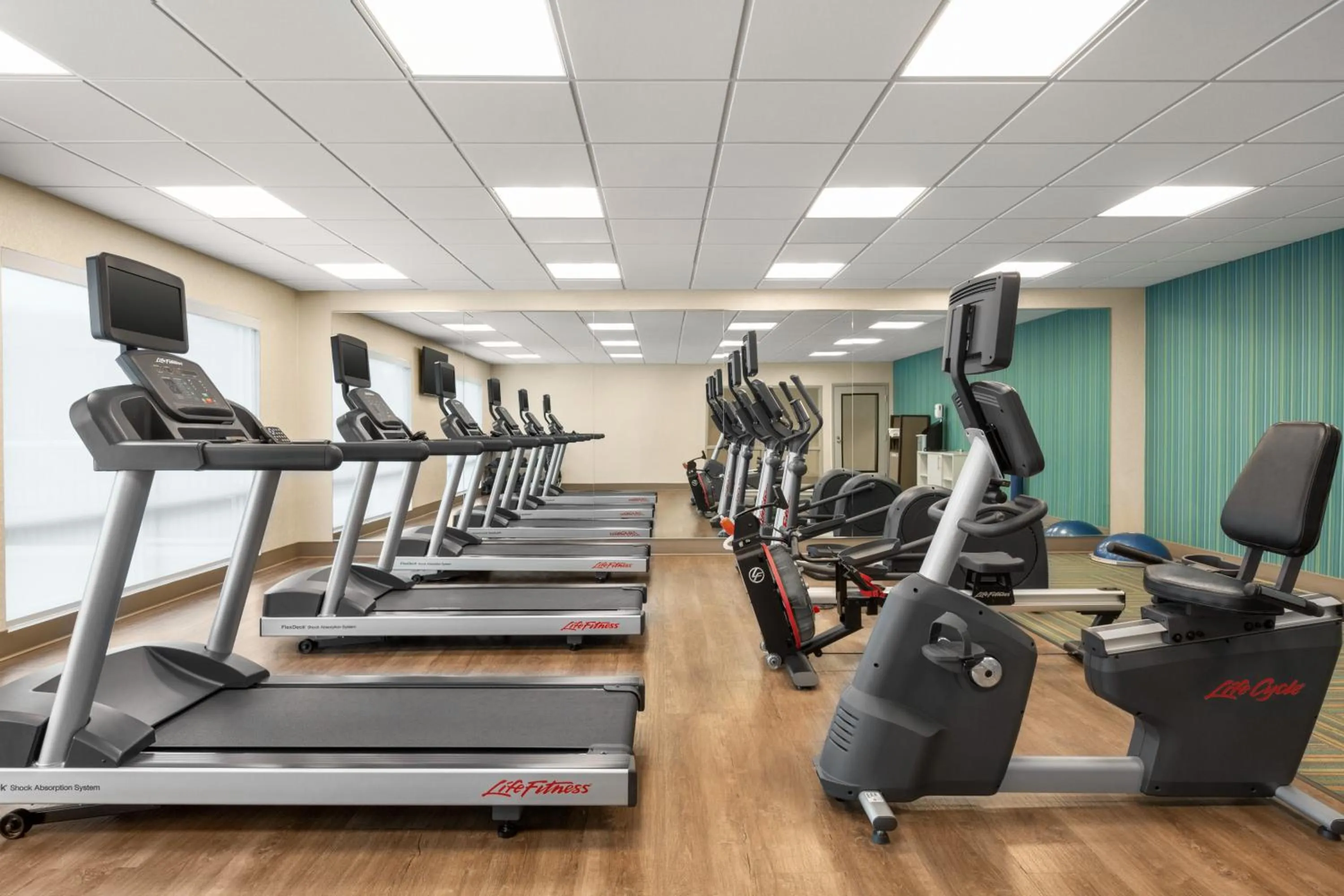 Fitness centre/facilities in Holiday Inn Express & Suites - Ukiah by IHG