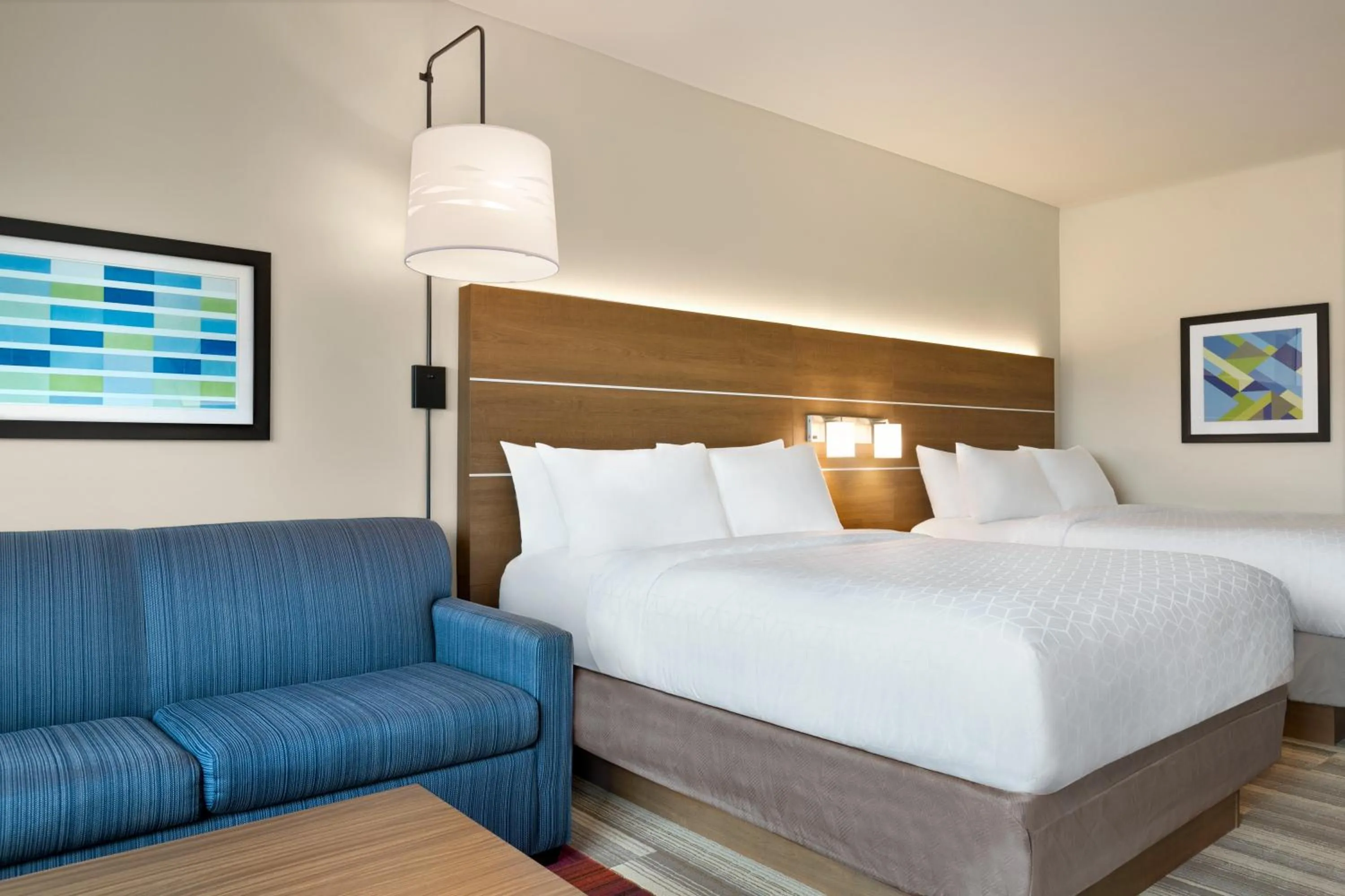 Bed in Holiday Inn Express & Suites - Ukiah by IHG