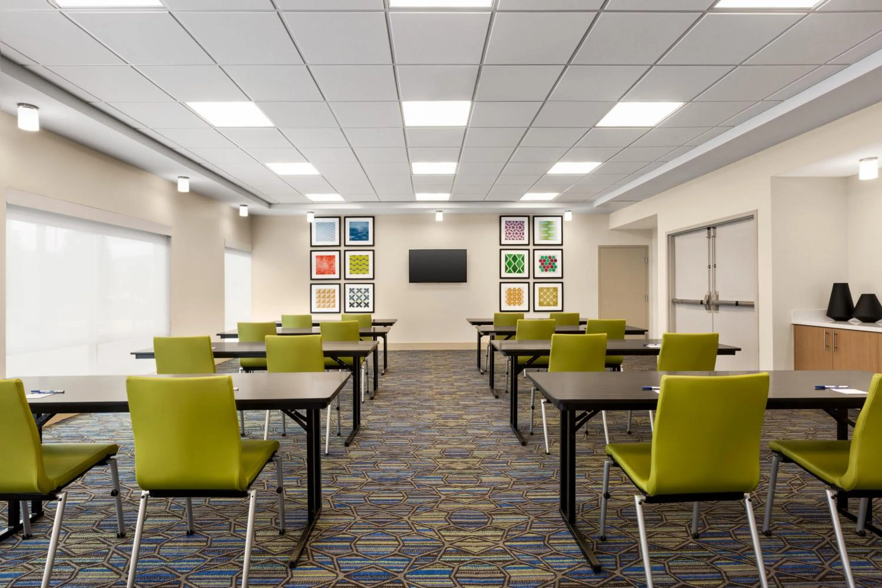 Meeting/conference room in Holiday Inn Express & Suites - Ukiah by IHG