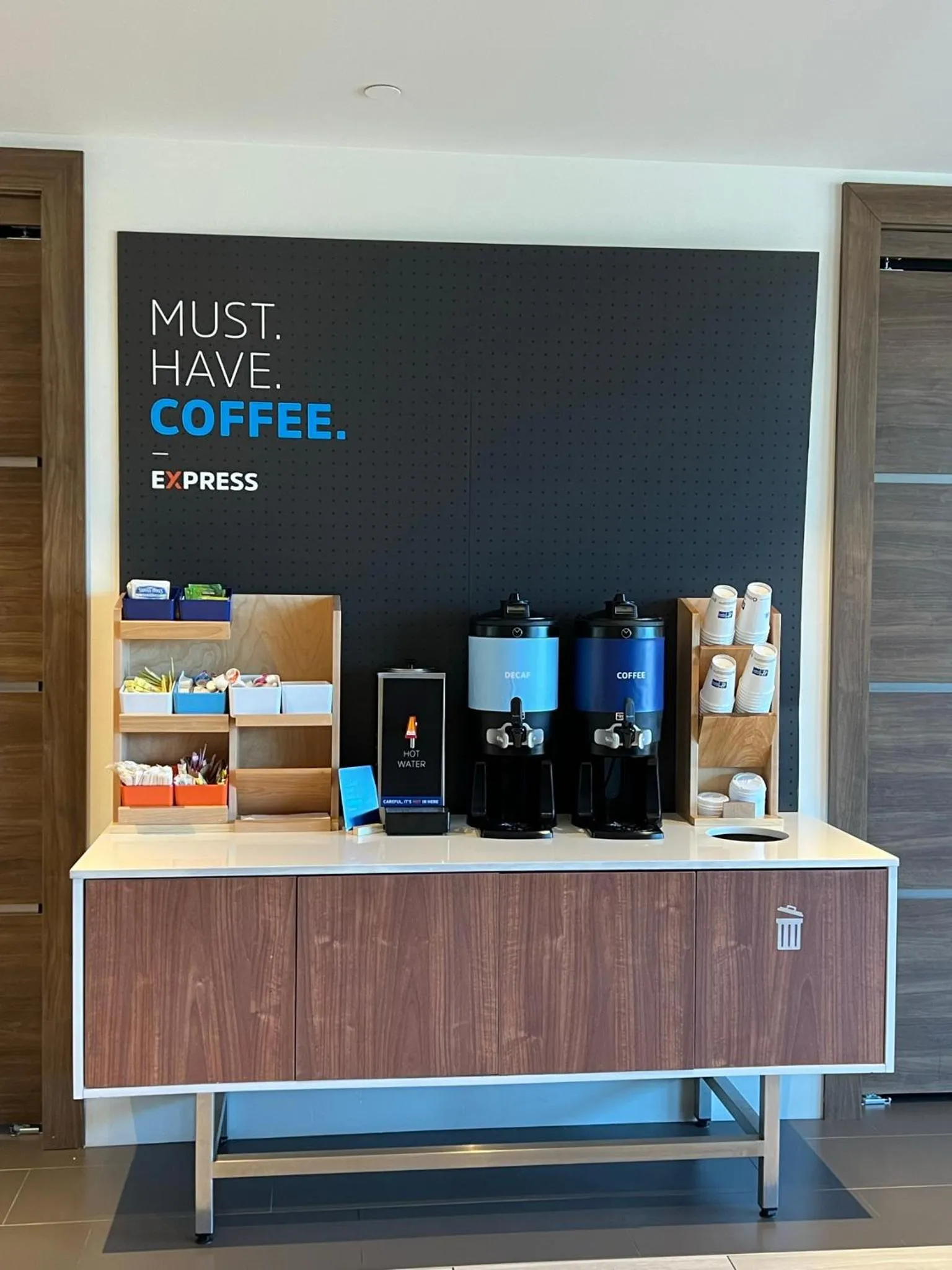 Coffee/tea facilities in Holiday Inn Express & Suites - Ukiah by IHG