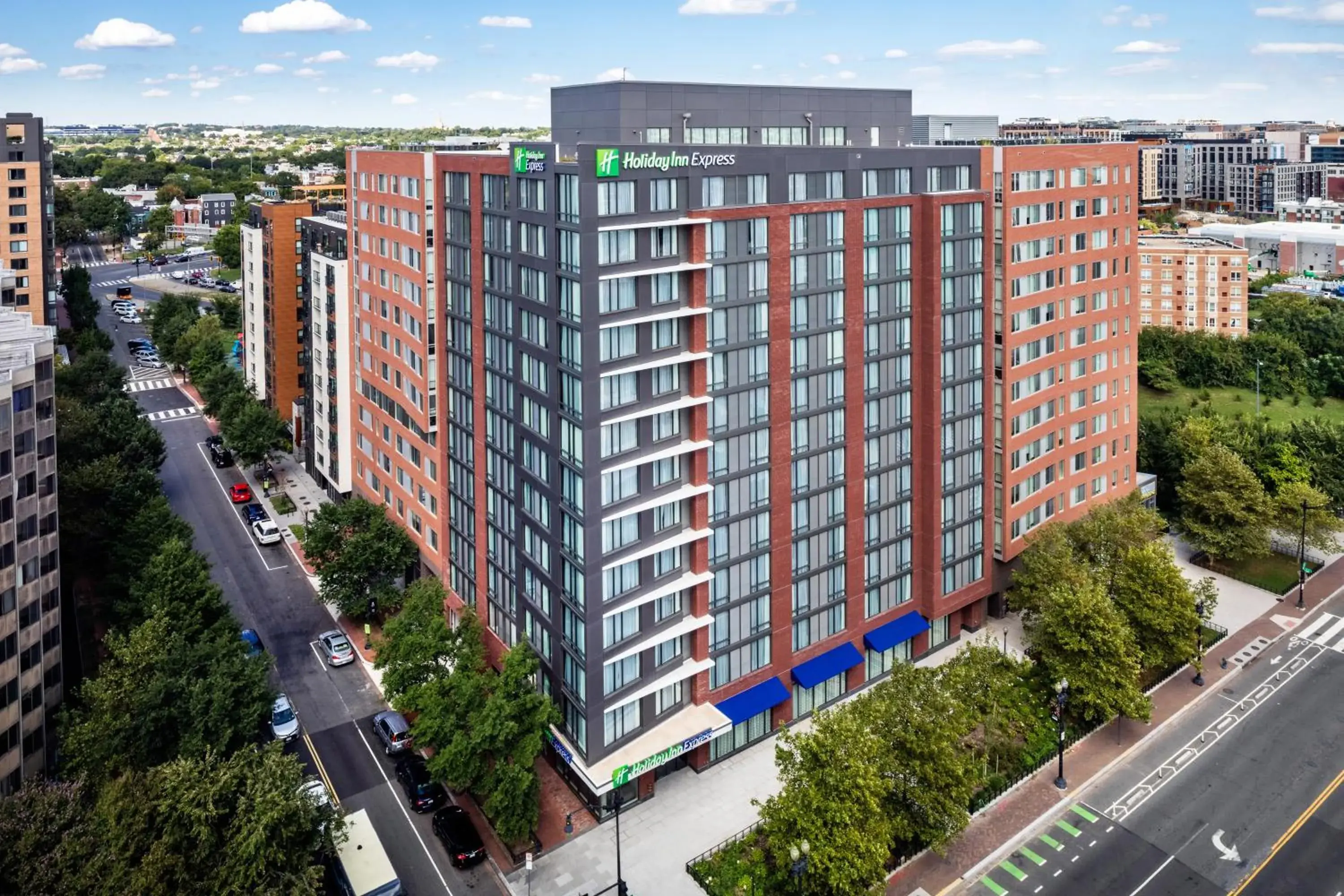 Property building in Holiday Inn Express Washington DC Downtown by IHG Property building in Holiday Inn Express Washington DC Downtown by IHG