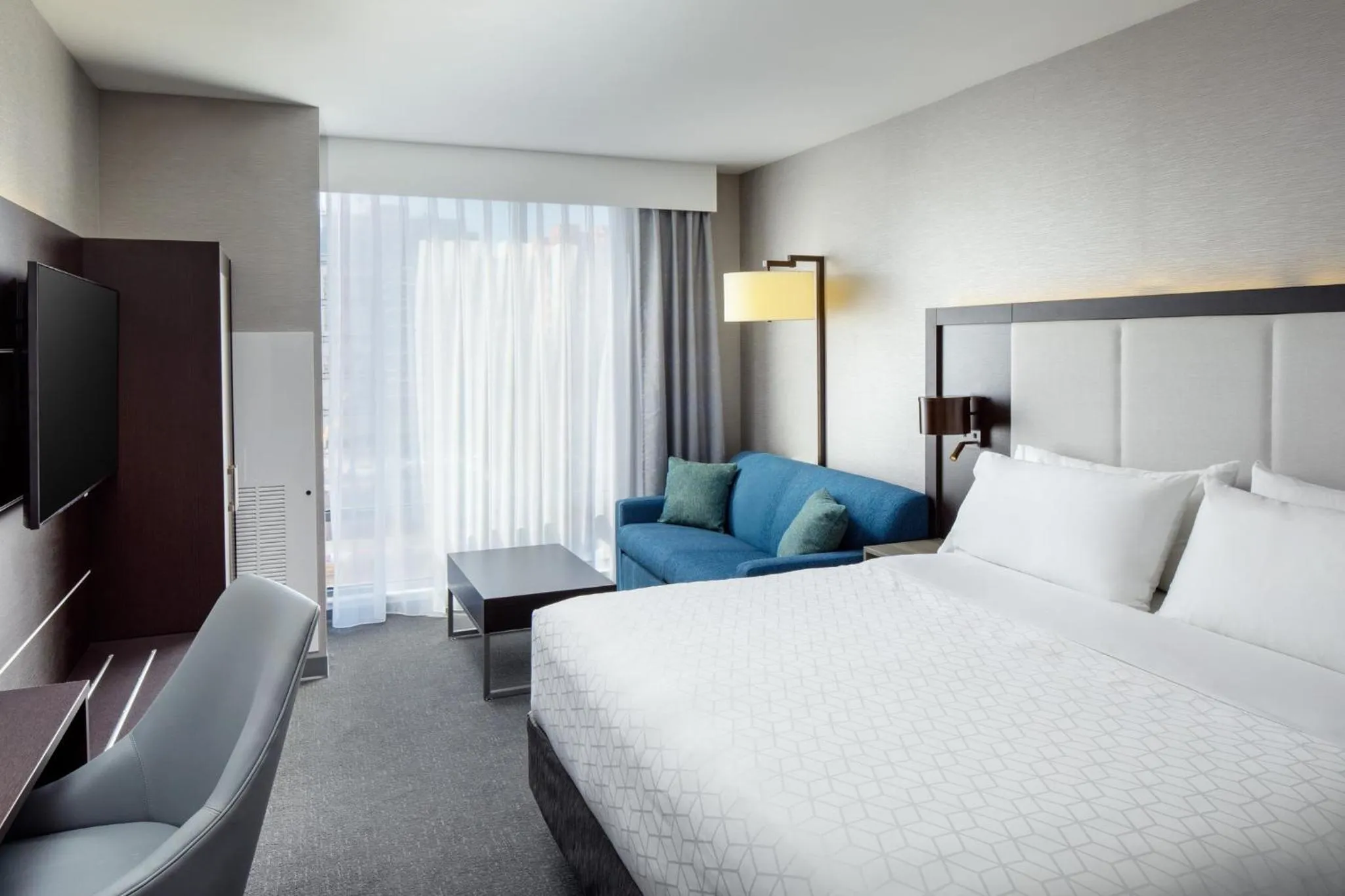 Photo of the whole room, Bed in Holiday Inn Express Washington DC Downtown by IHG