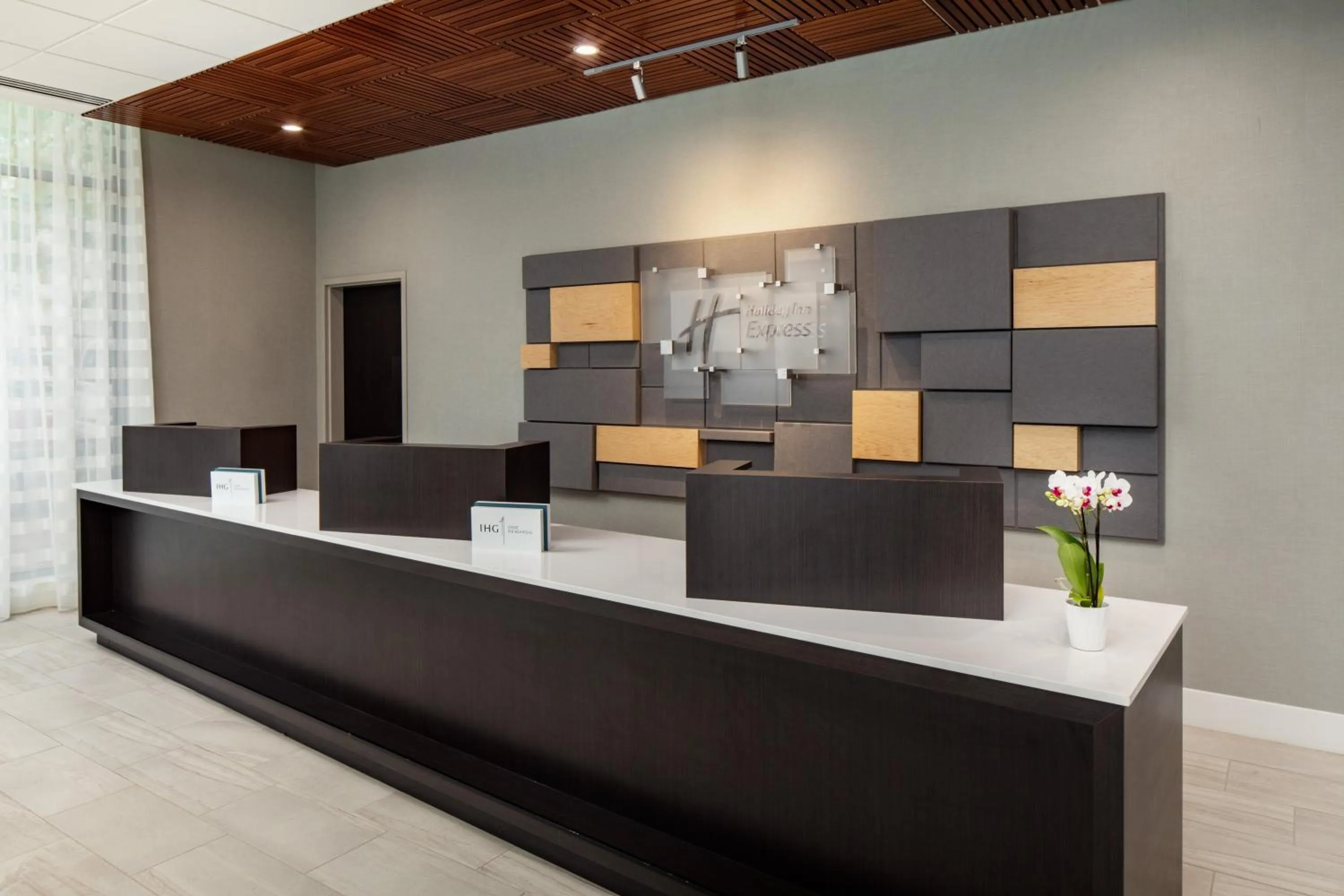 Lobby or reception in Holiday Inn Express Washington DC Downtown by IHG