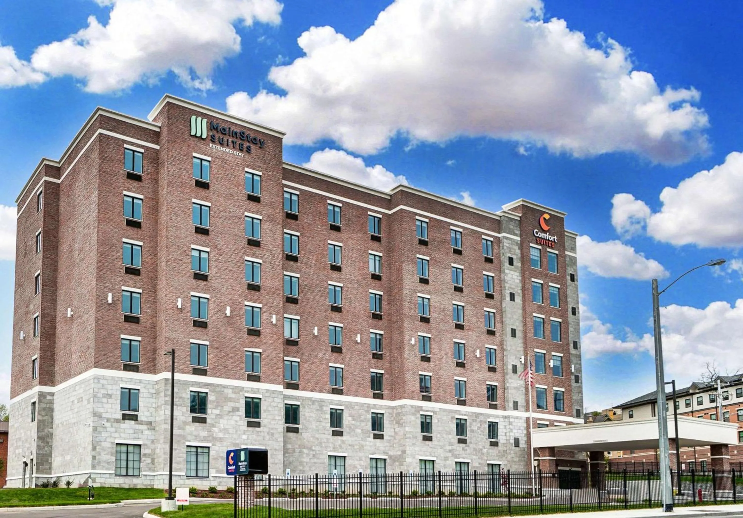 Property building in Comfort Suites Cincinnati University - Downtown