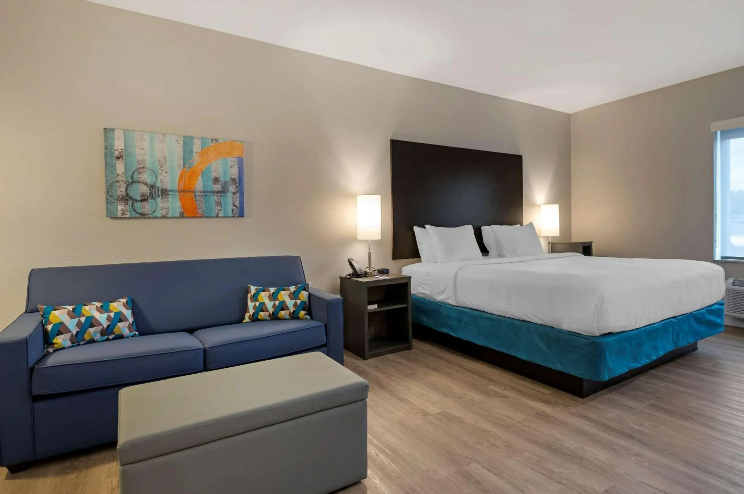 Photo of the whole room, Bed in MainStay Suites Cincinnati University - Uptown Photo of the whole room, Bed in MainStay Suites Cincinnati University - Uptown