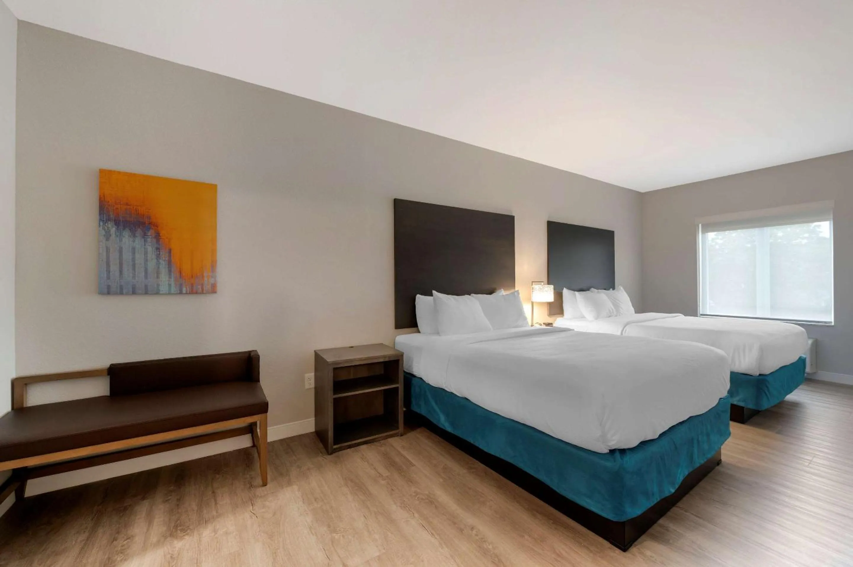 Photo of the whole room, Bed in MainStay Suites Cincinnati University - Uptown