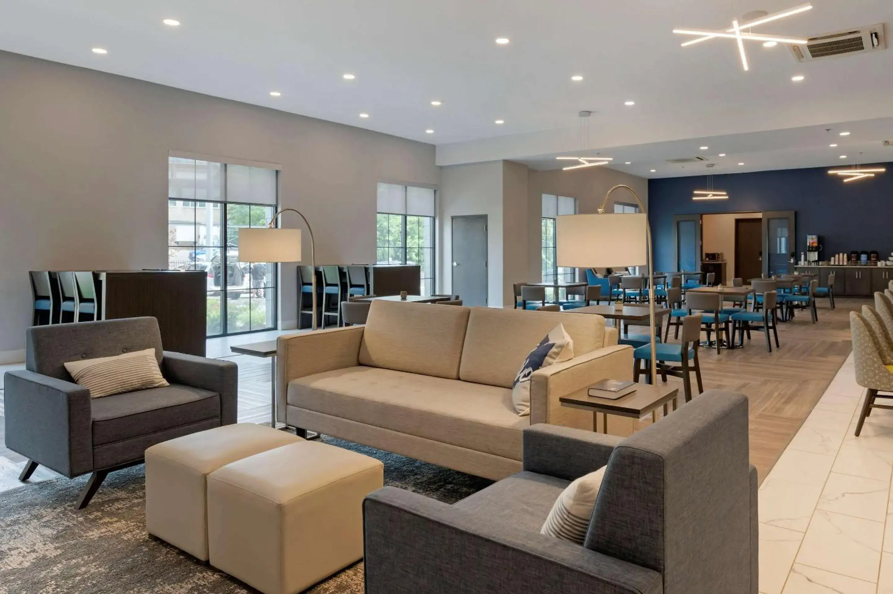 Lobby or reception in MainStay Suites Cincinnati University - Uptown Lobby or reception in MainStay Suites Cincinnati University - Uptown