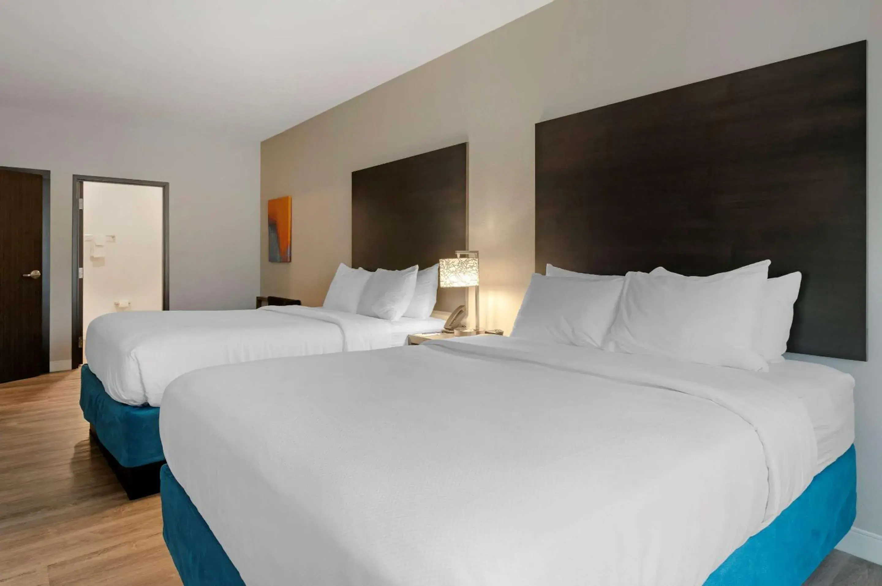 Photo of the whole room, Bed in MainStay Suites Cincinnati University - Uptown Photo of the whole room, Bed in MainStay Suites Cincinnati University - Uptown