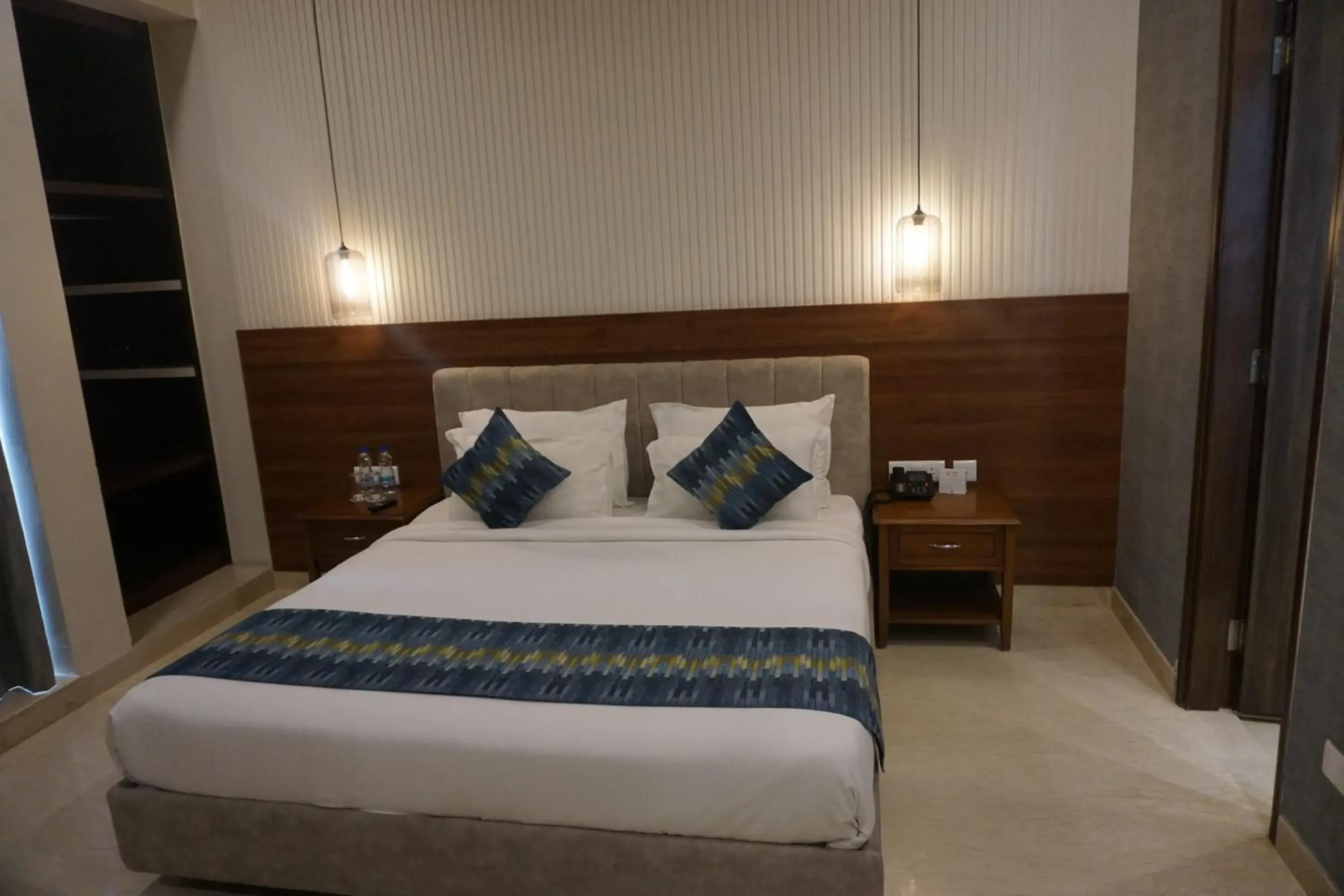 Bed in Comfort Inn Dhaliwals, Gurgaon