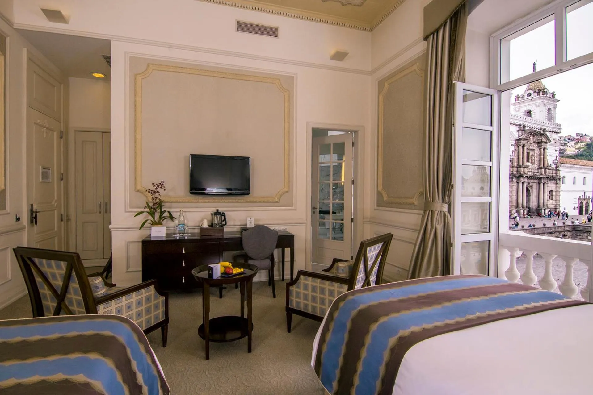 Photo of the whole room, Bed in Hotel Casa Gangotena