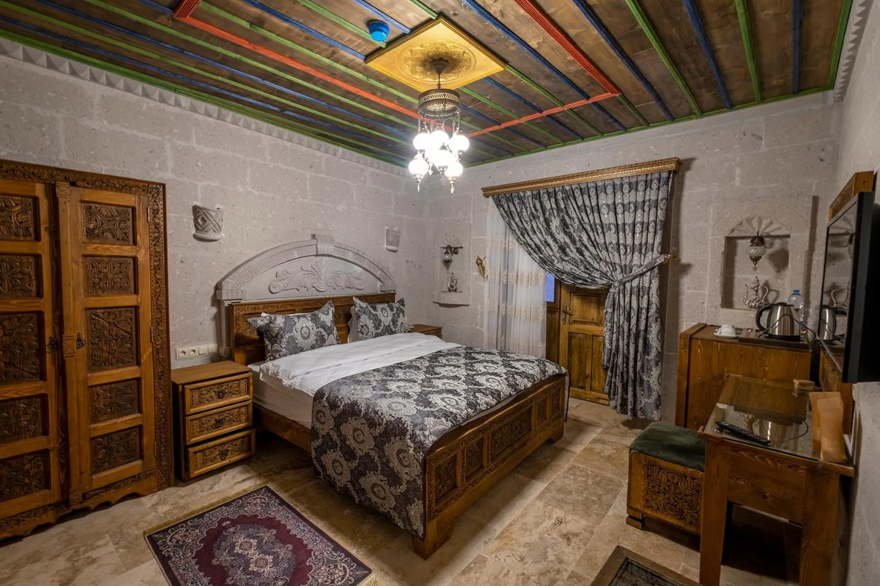 Photo of the whole room, Bed in Underground Cave Suites Hotel