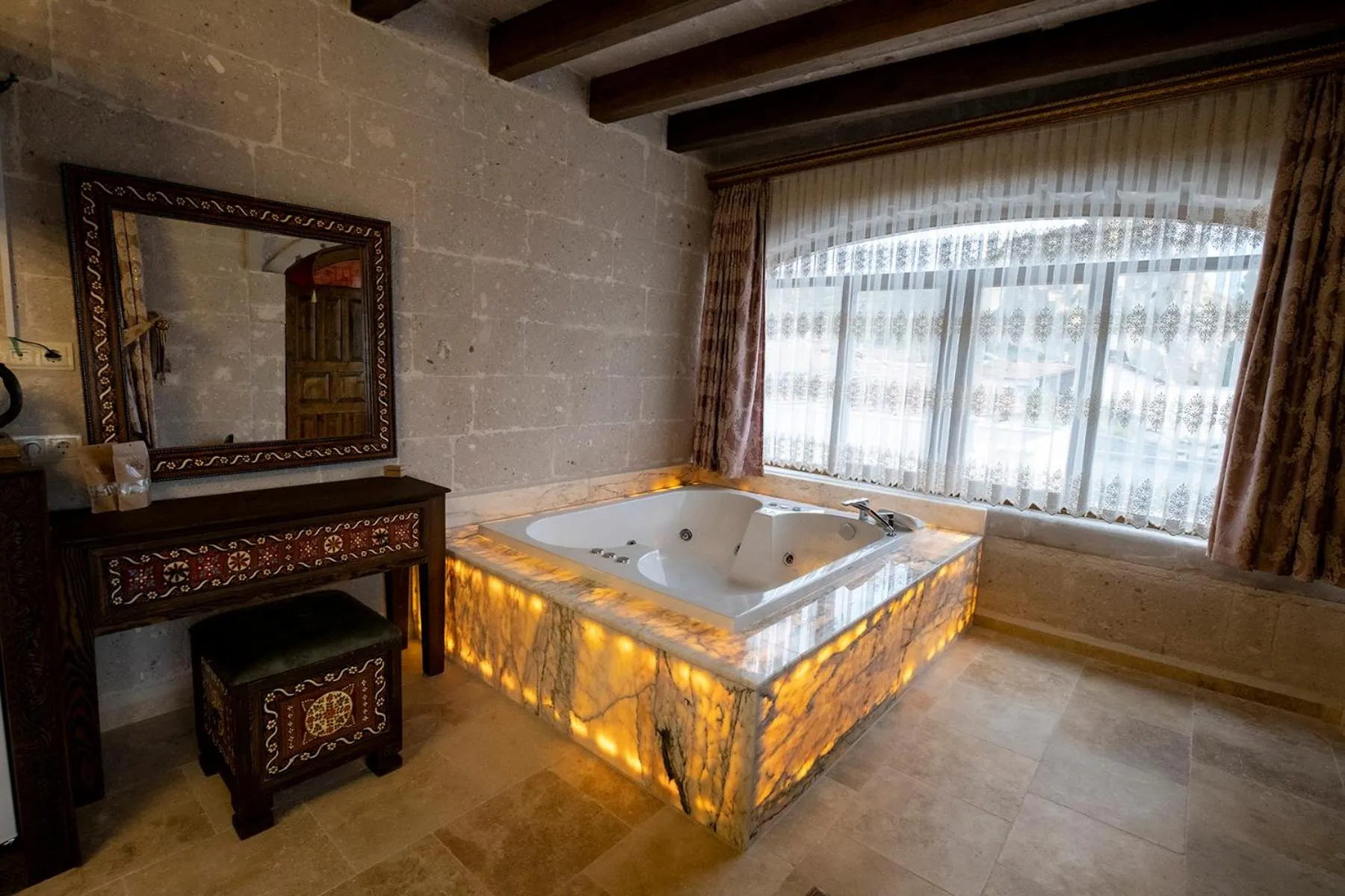 Hot Tub, Bed in Underground Cave Suites Hotel