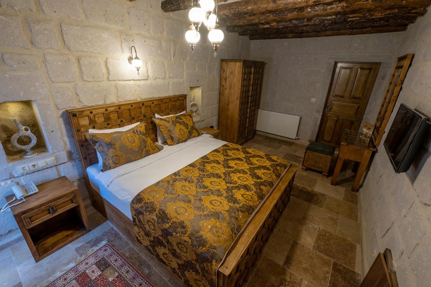Photo of the whole room, Bed in Underground Cave Suites Hotel