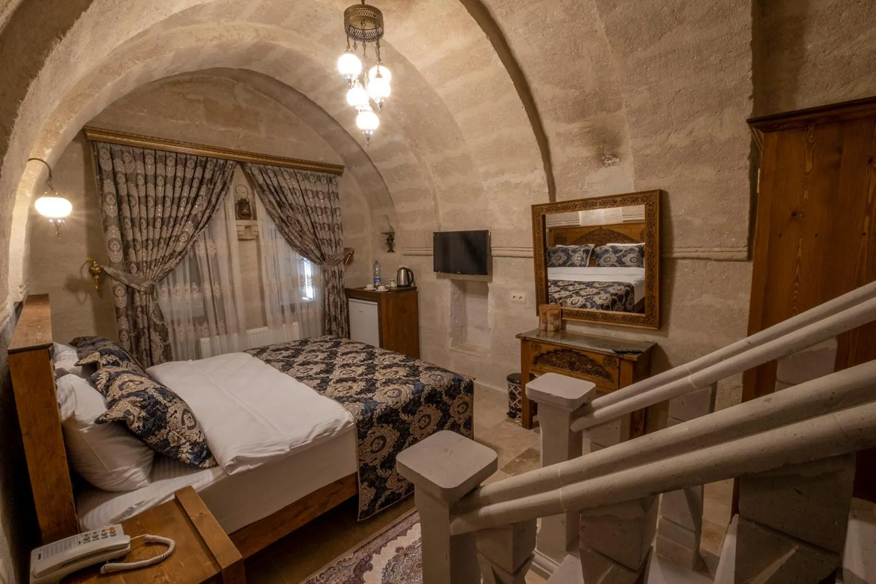 TV and multimedia, Bed in Underground Cave Suites Hotel