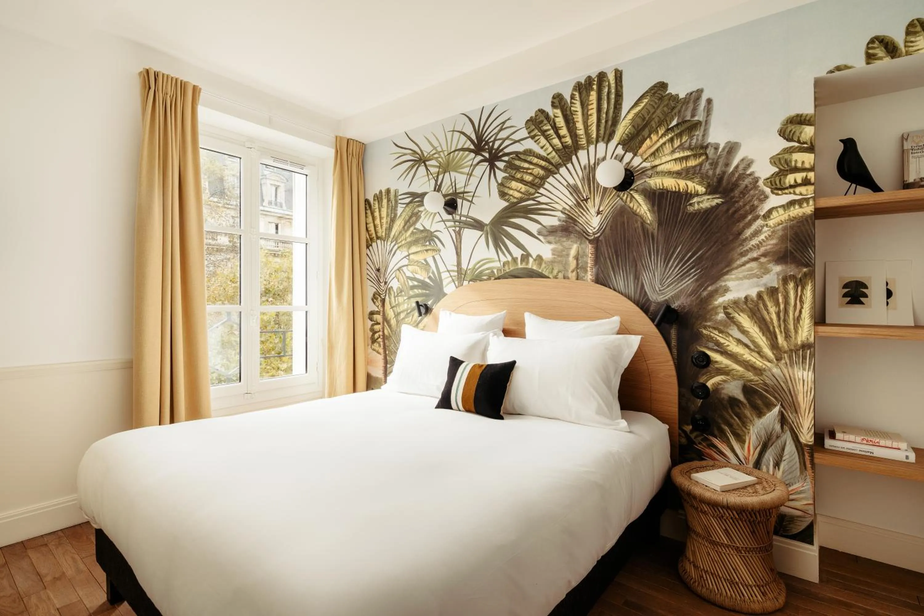 Bedroom, Bed in My Maison In Paris - Louvre