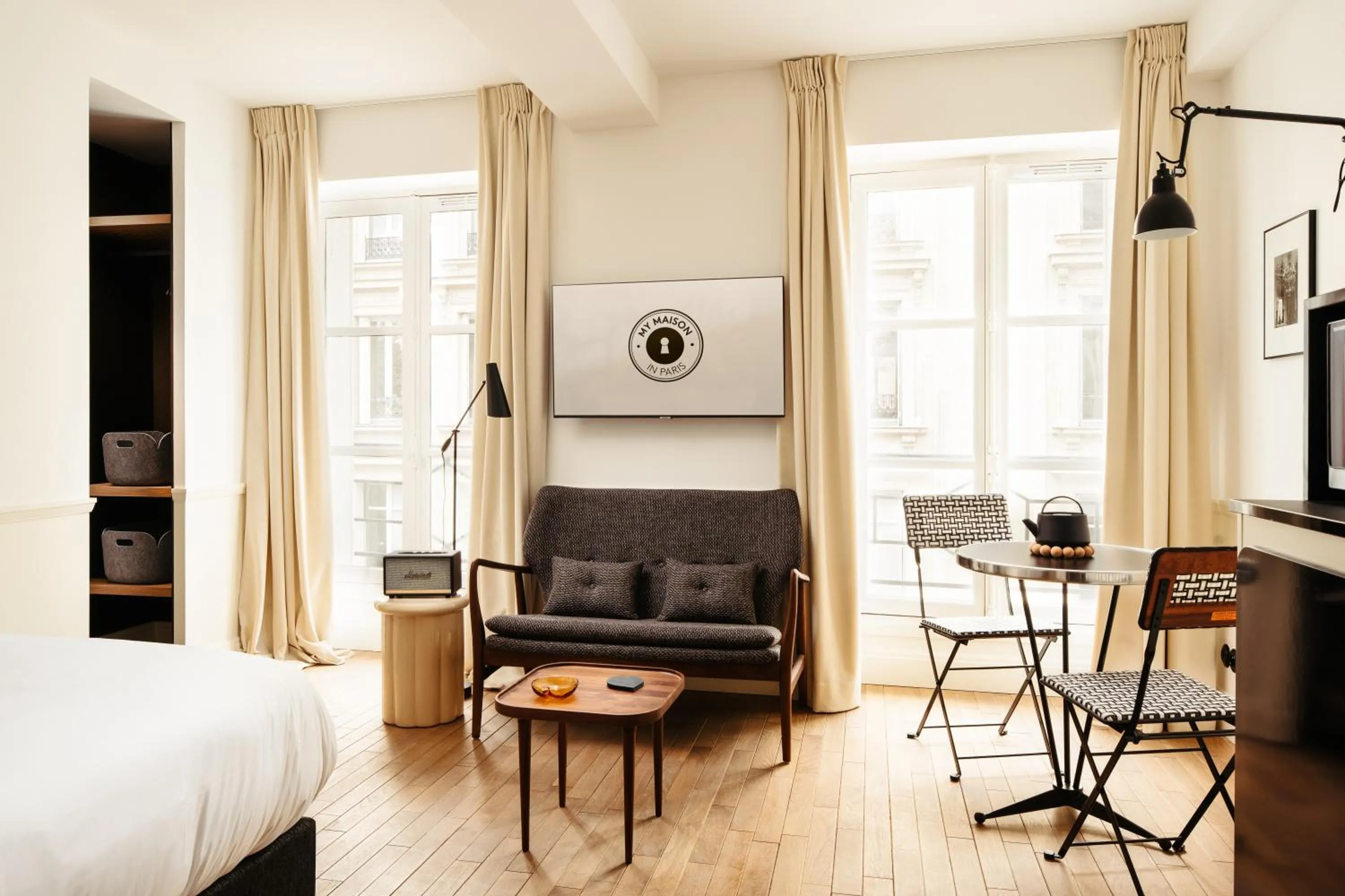 TV and multimedia, Bed in My Maison In Paris - Louvre