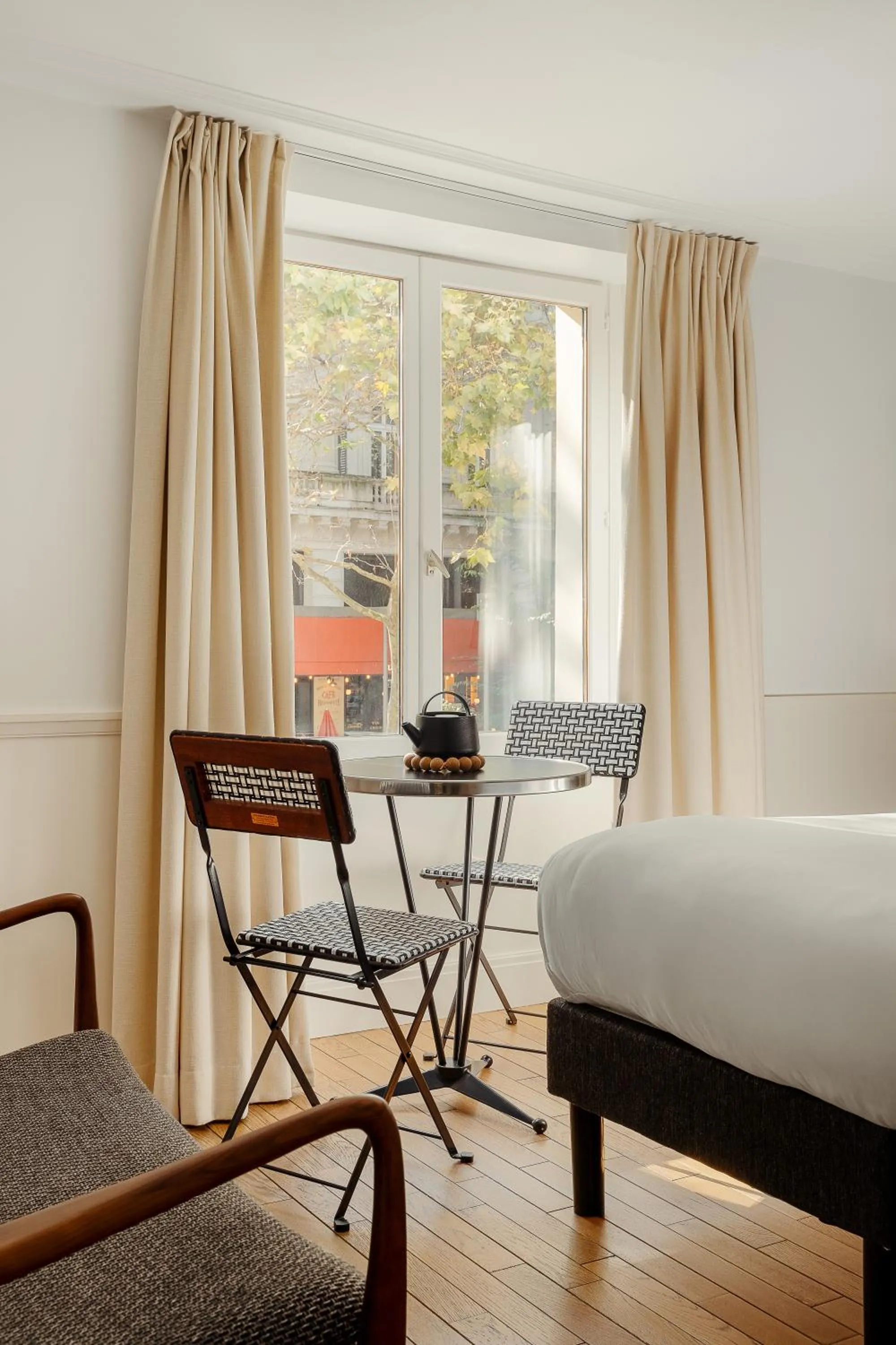Dining area, Bed in My Maison In Paris - Louvre