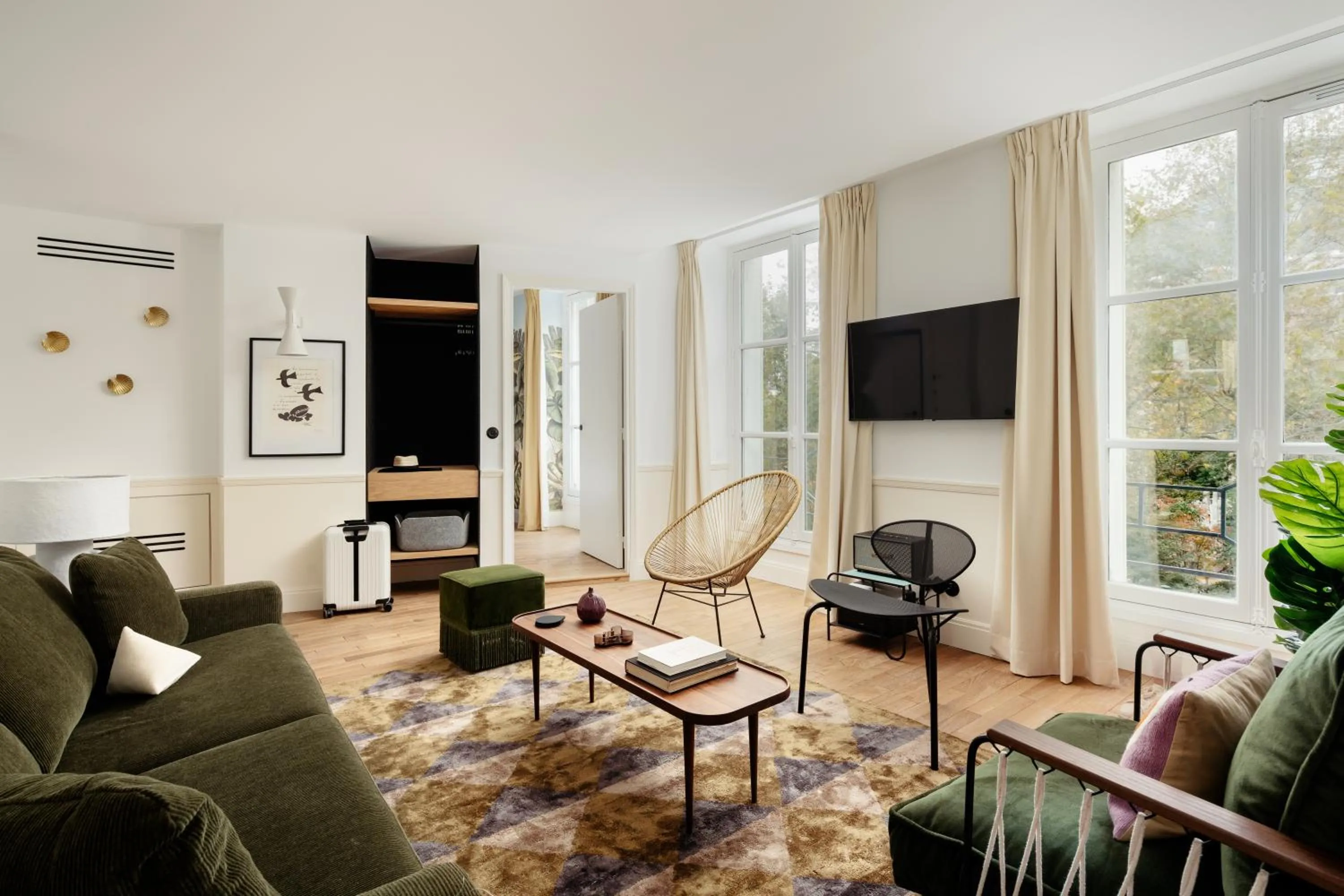 TV and multimedia in My Maison In Paris - Louvre