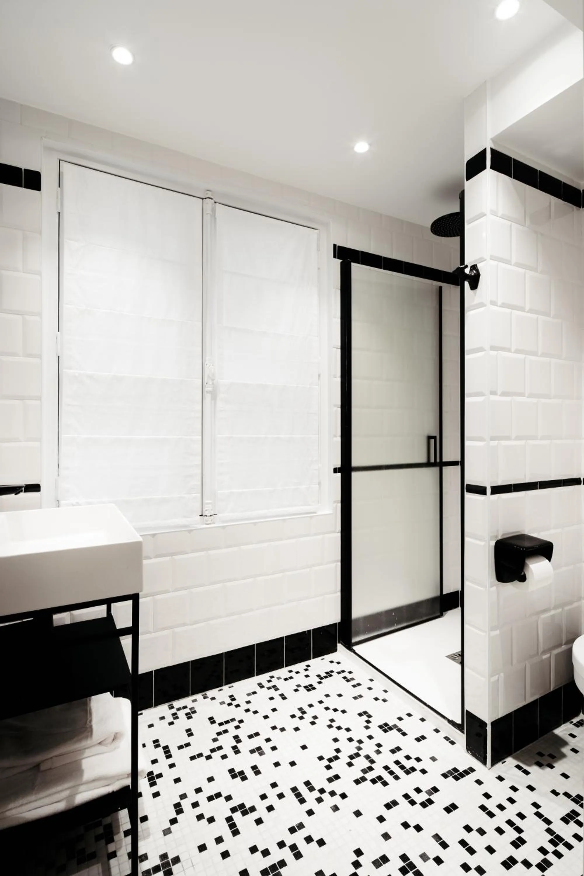 Bathroom in My Maison In Paris - Louvre