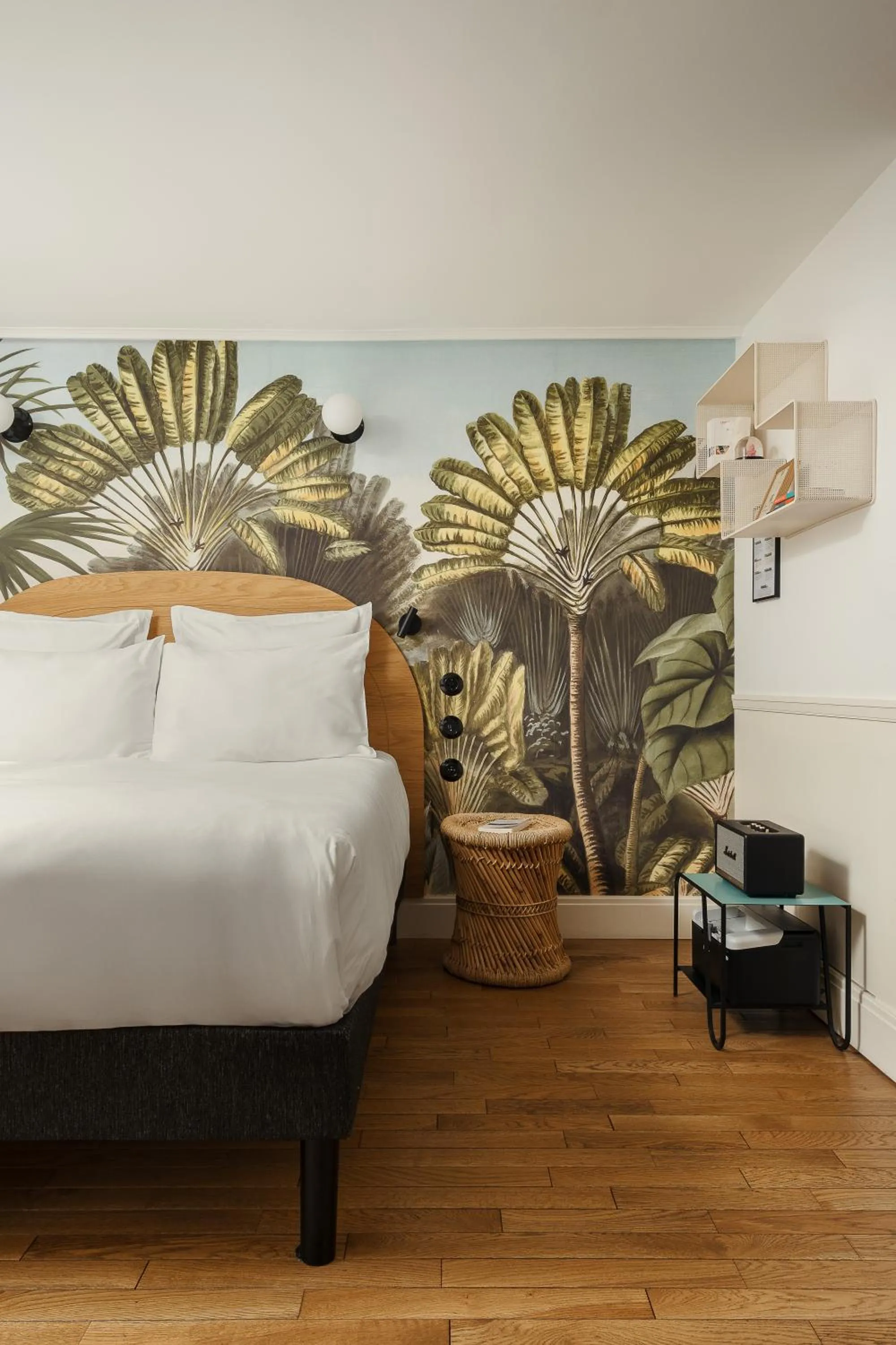 Bedroom, Bed in My Maison In Paris - Louvre