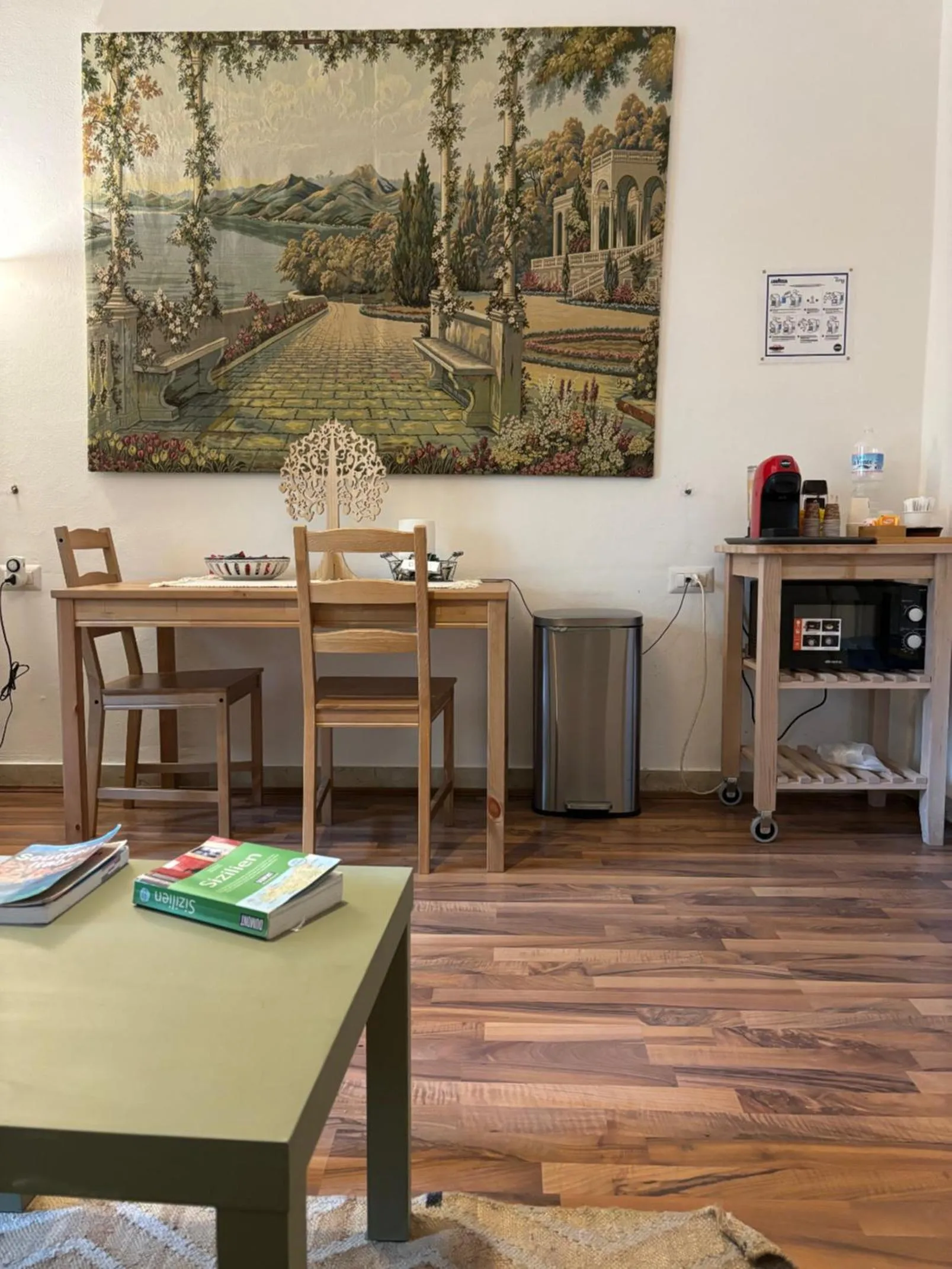 Coffee/tea facilities in Dante Suites