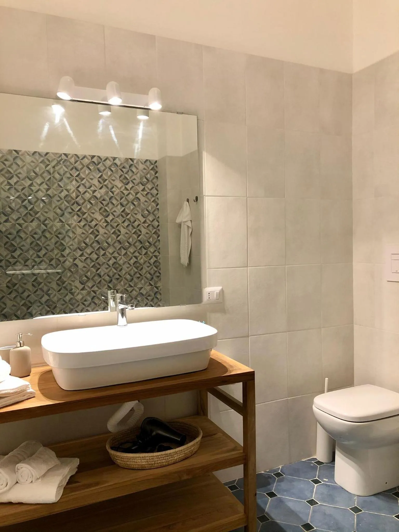 Bathroom in Dante Suites