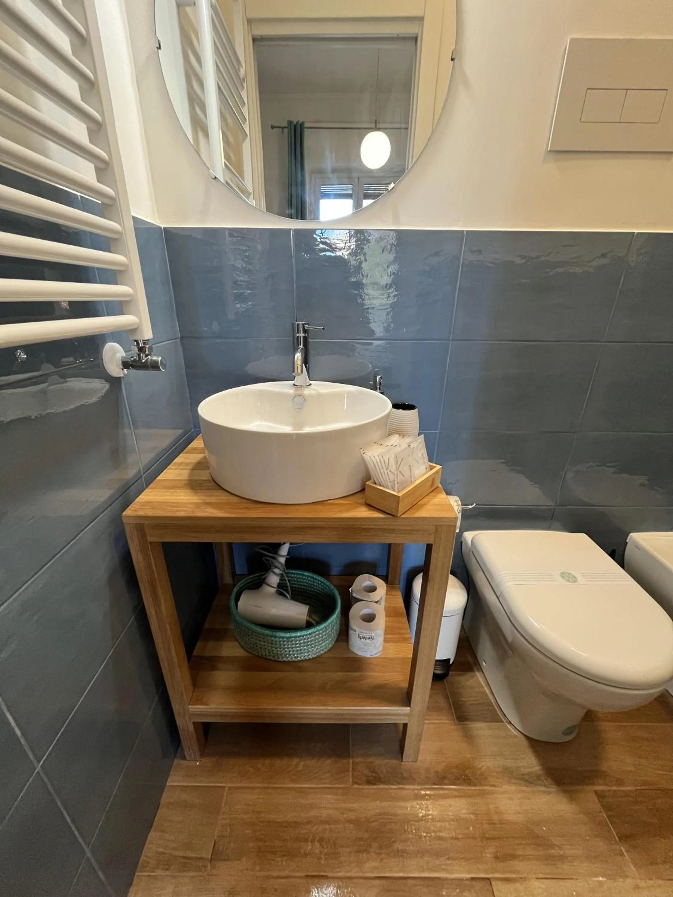 Toilet in Dante Suites