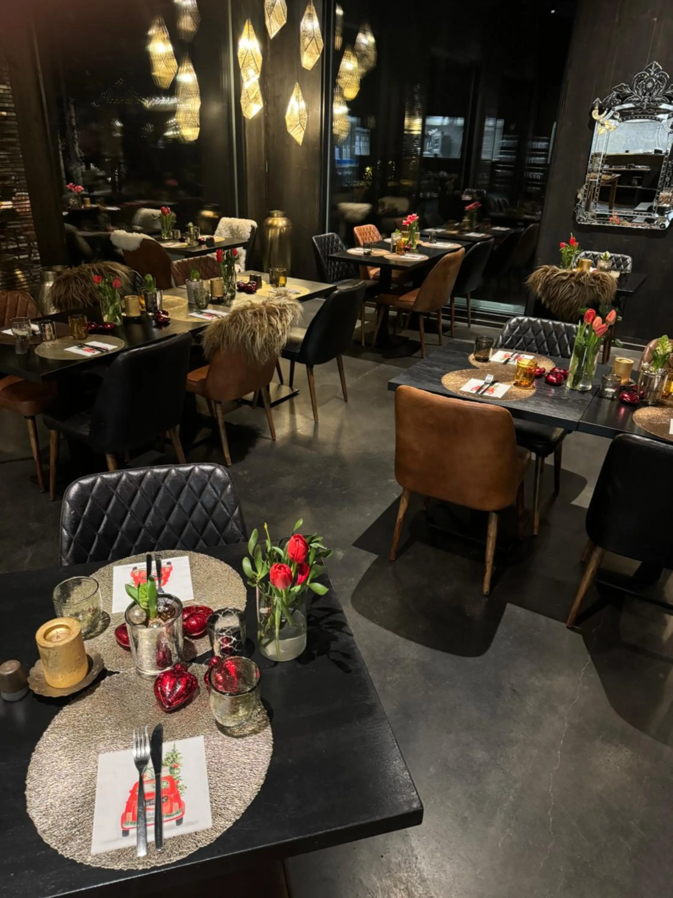 Restaurant/places to eat in Aurora Queen Resort Igloos